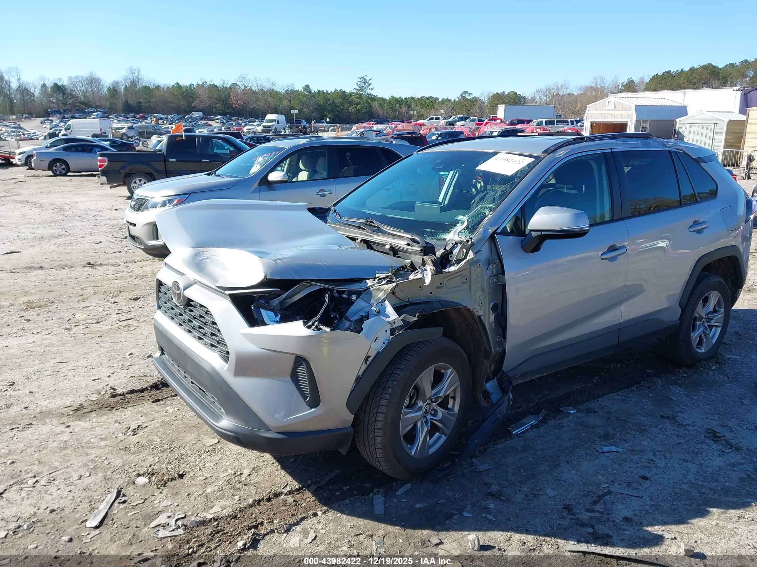 TOYOTA RAV4 image 2