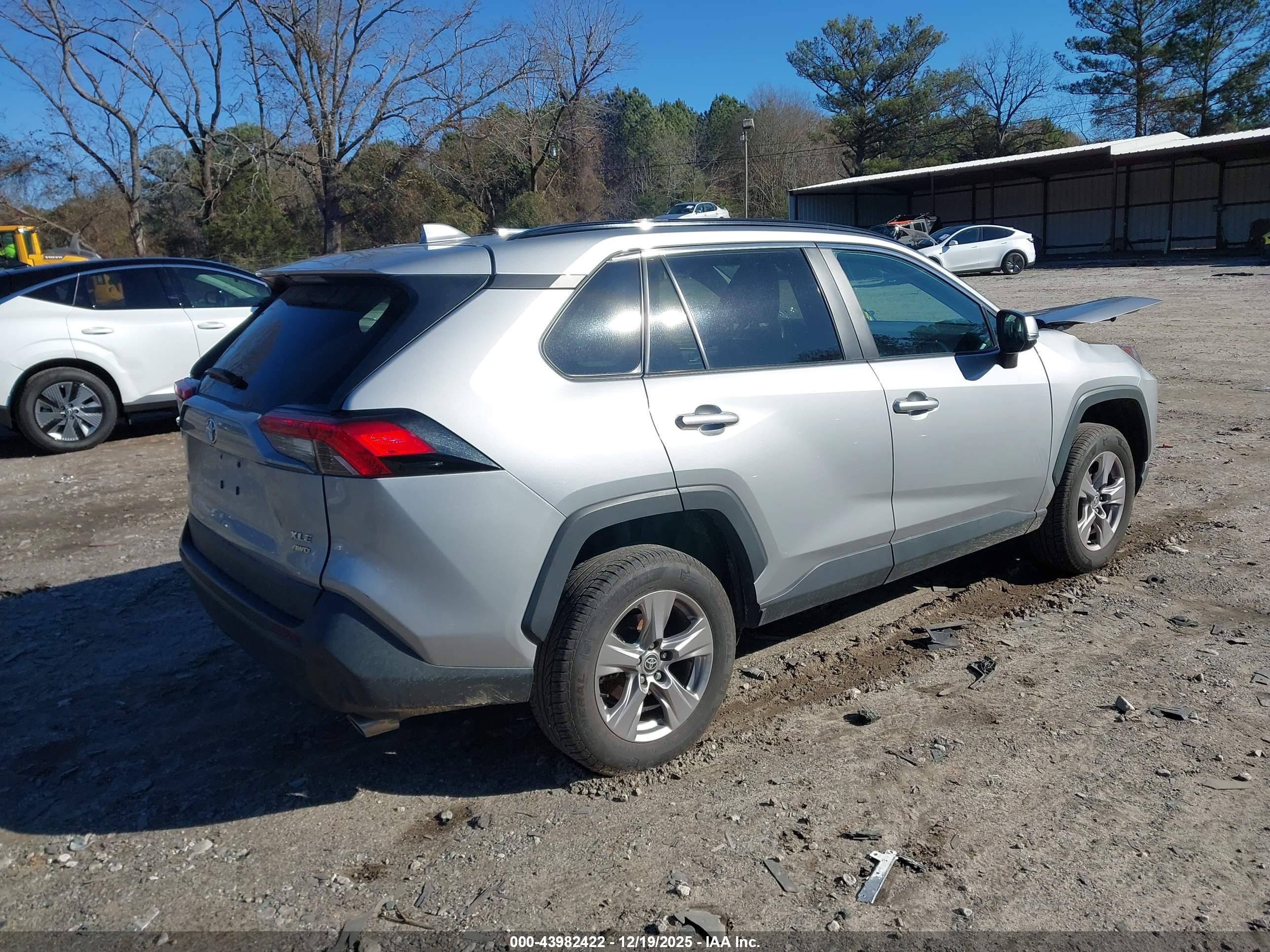 TOYOTA RAV4 image 4