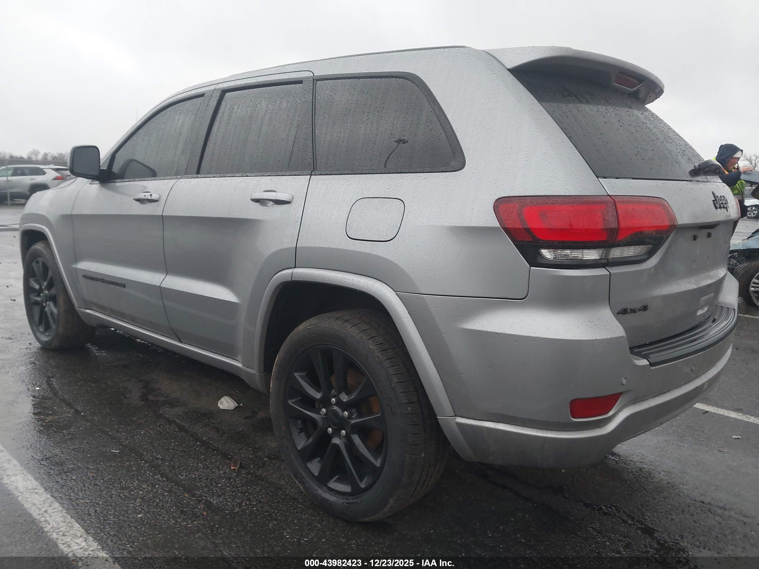 JEEP GRAND image 3