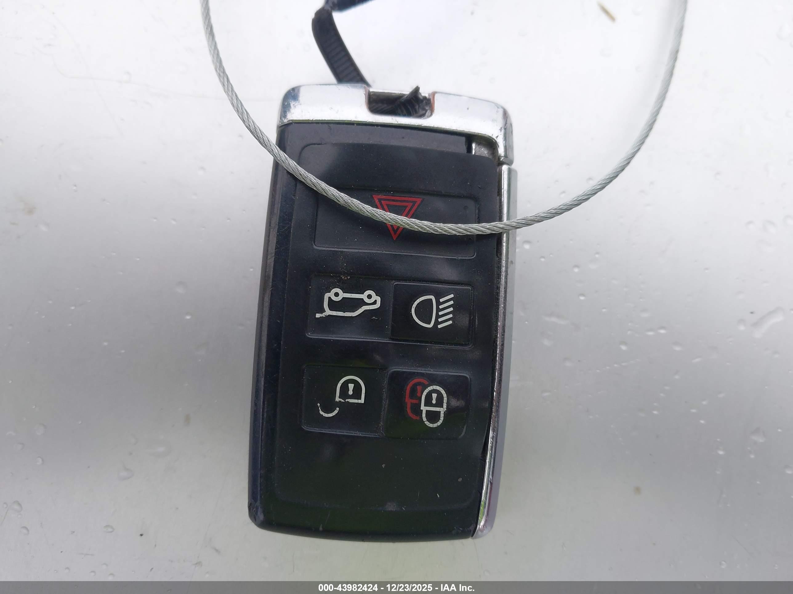 LAND ROVER image 11