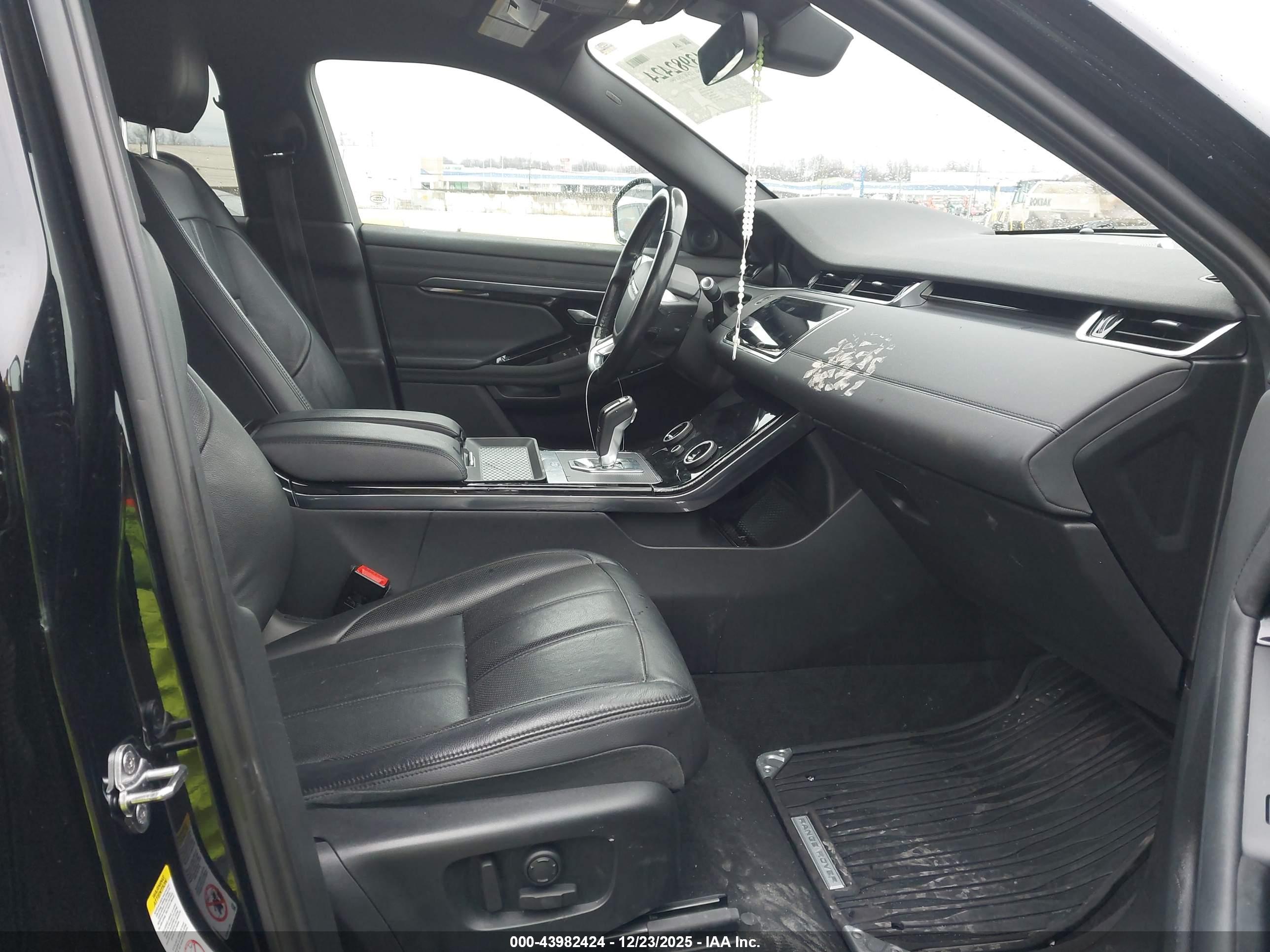 LAND ROVER image 5