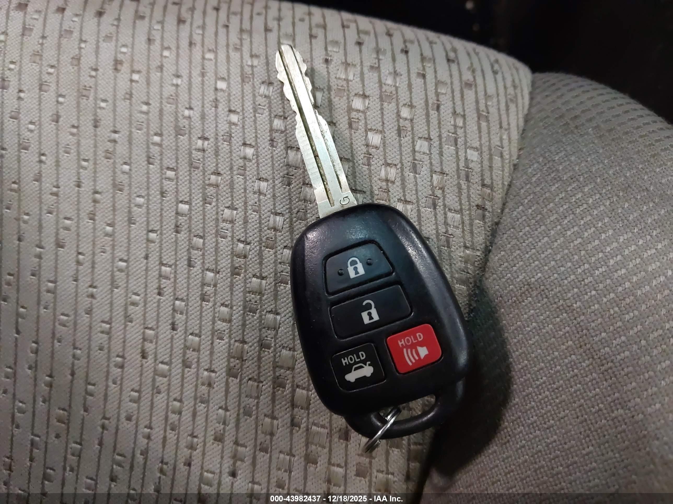 TOYOTA CAMRY image 11