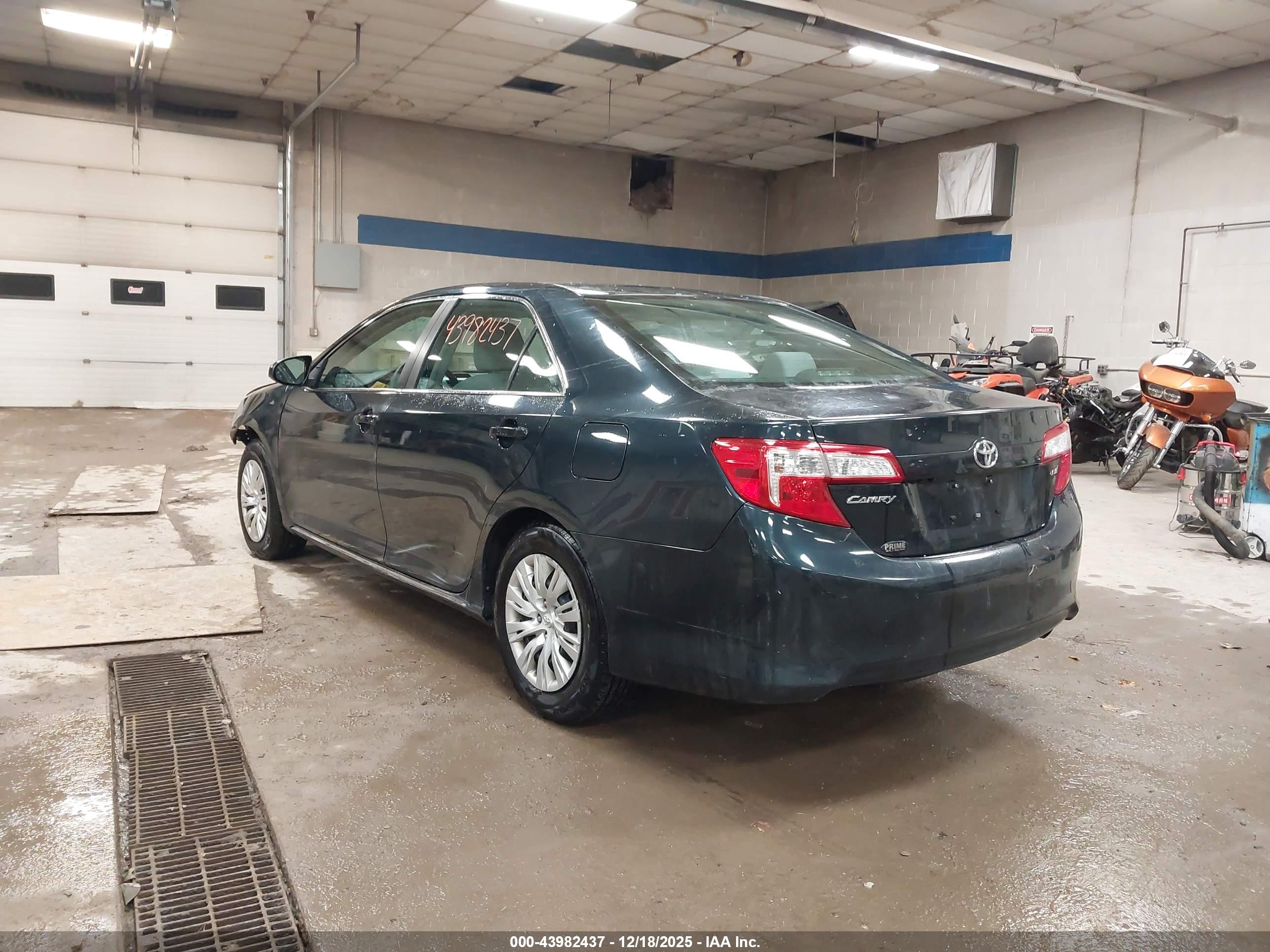 TOYOTA CAMRY image 3