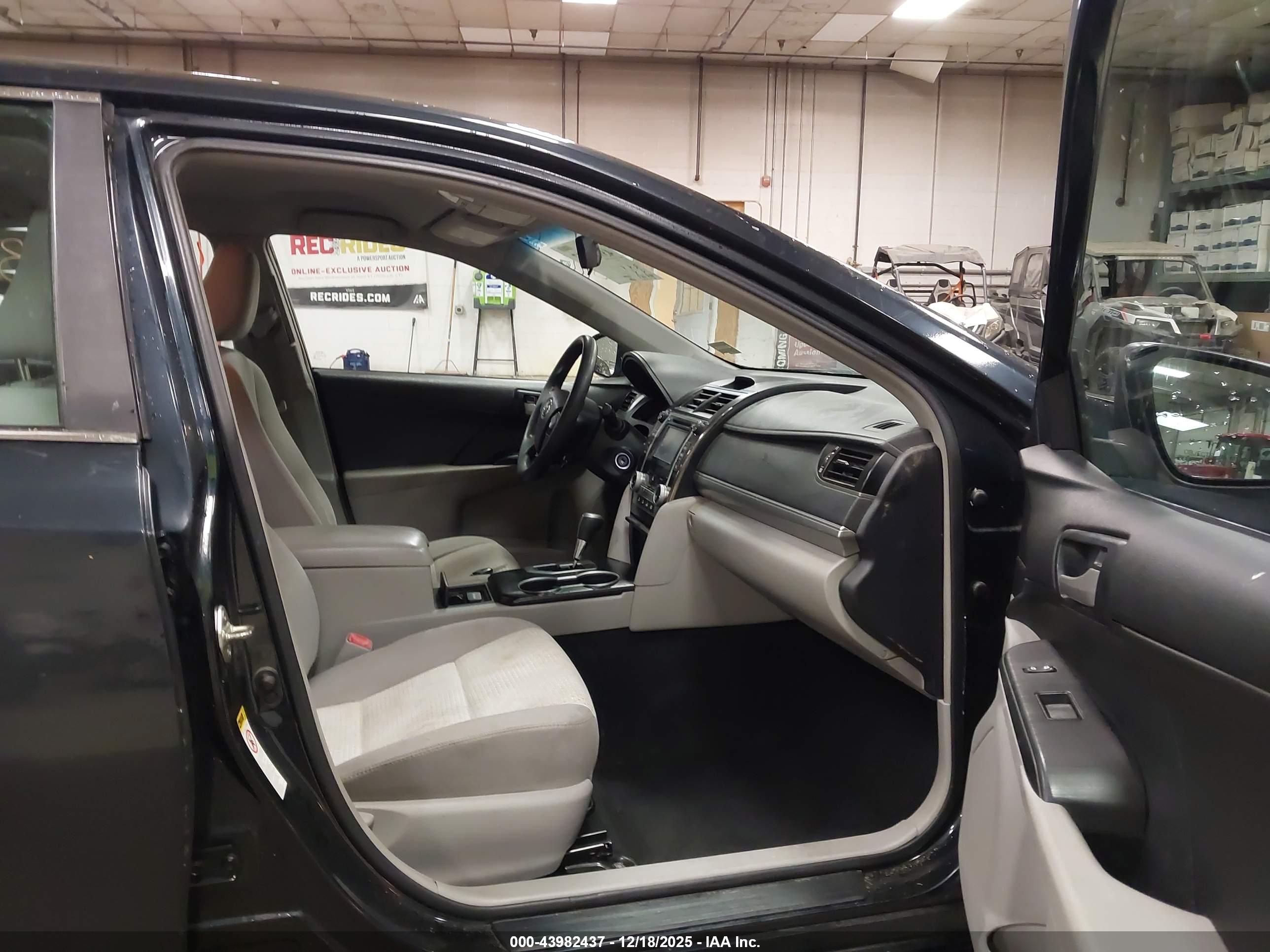 TOYOTA CAMRY image 5