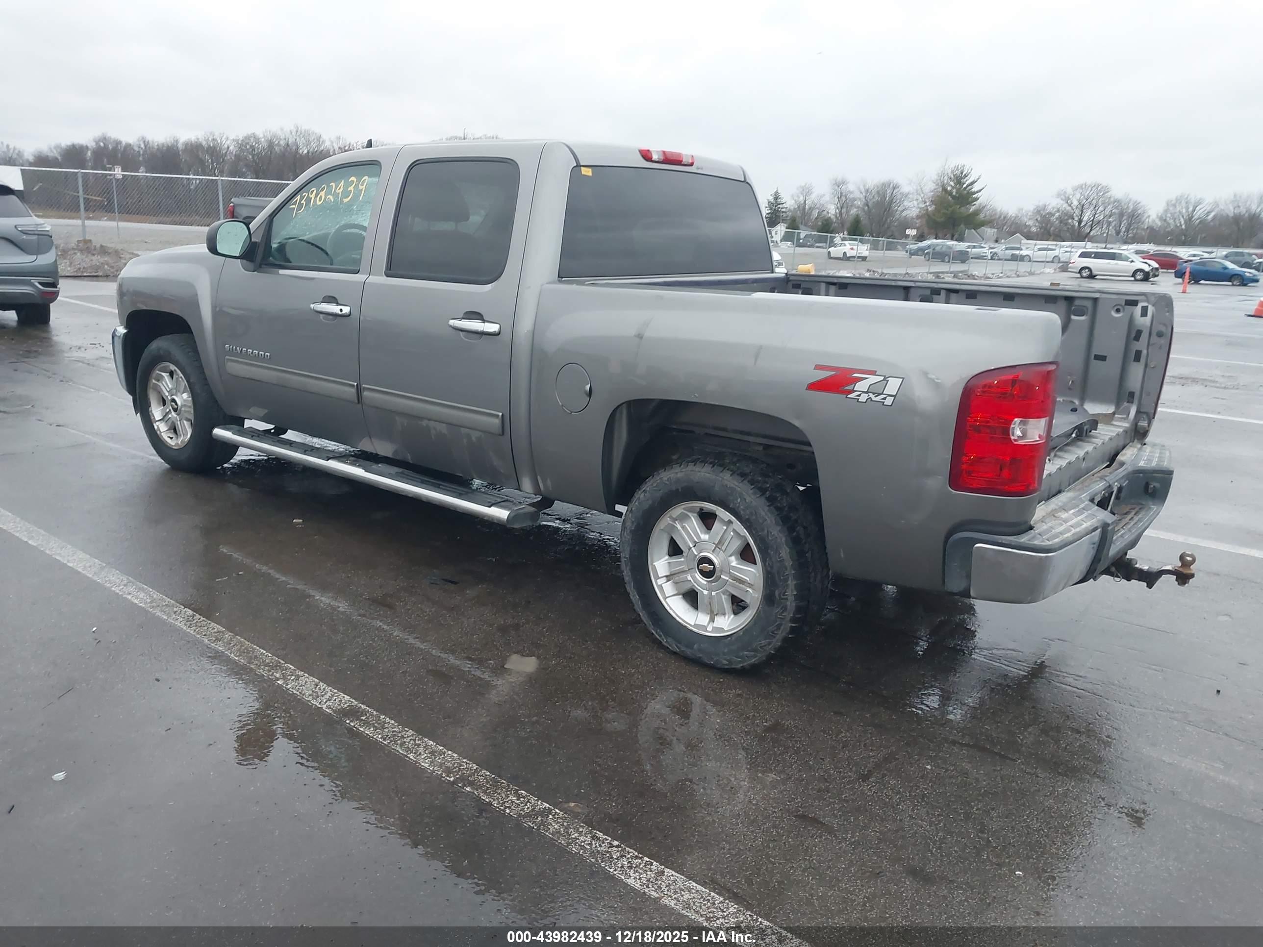 CHEVROLET SILVERADO image 3