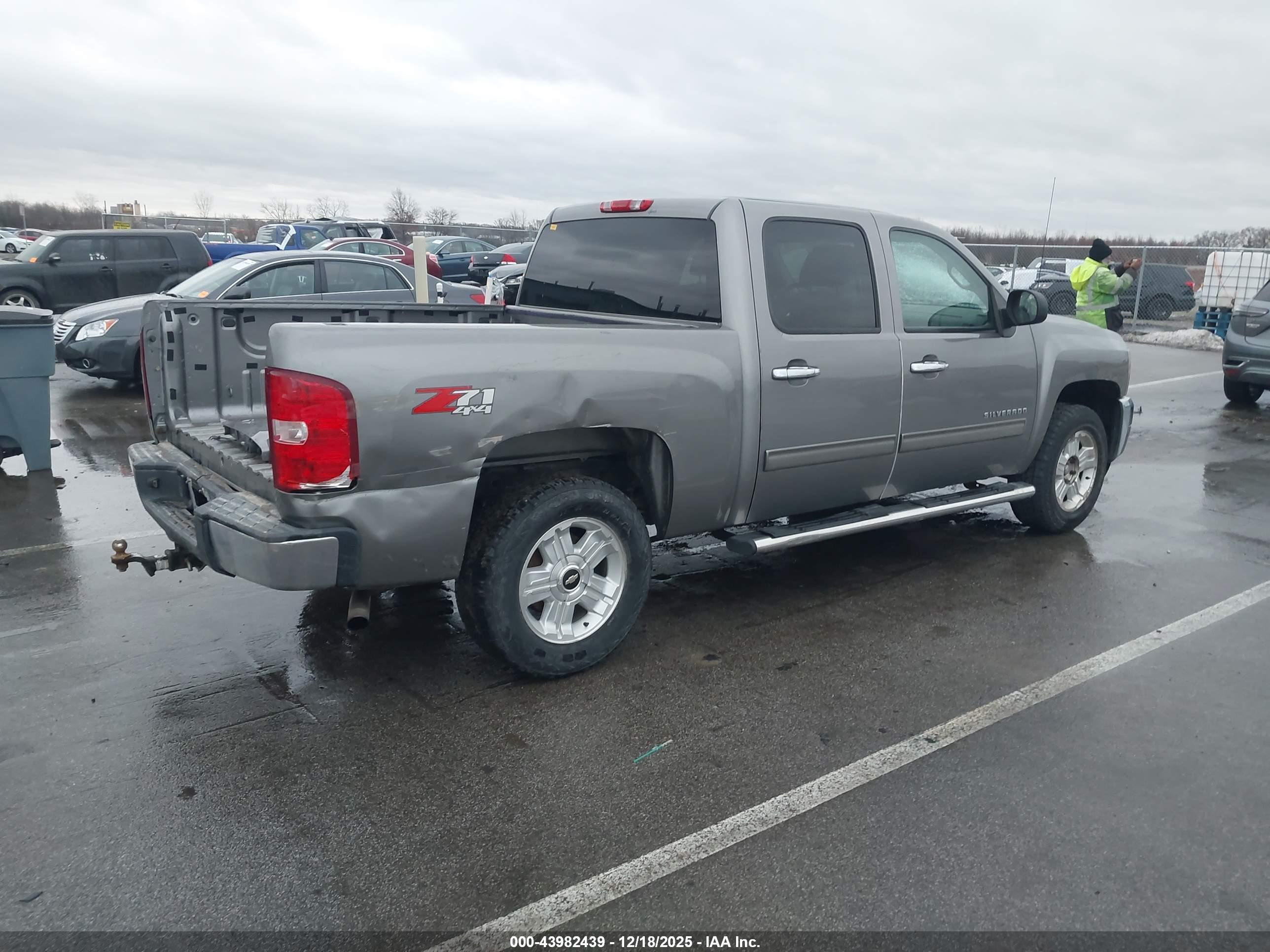CHEVROLET SILVERADO image 4