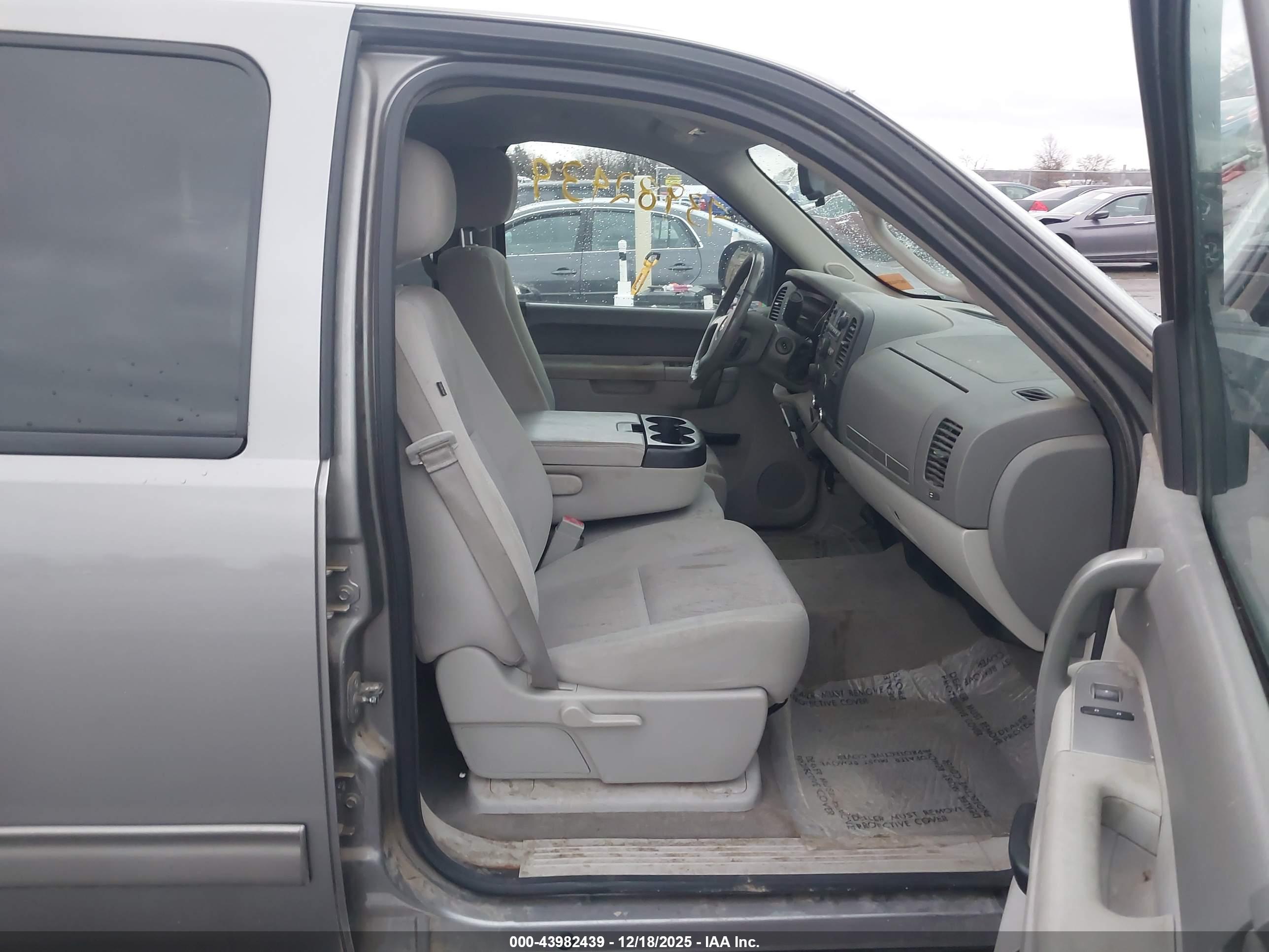 CHEVROLET SILVERADO image 5