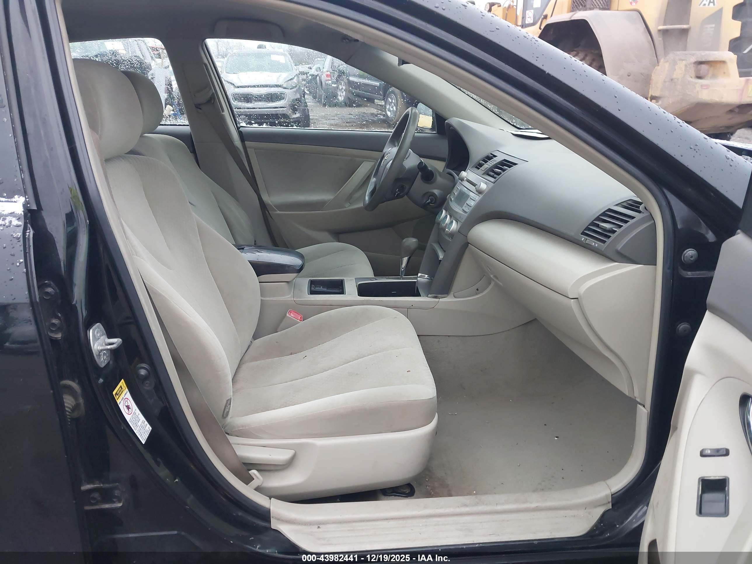 TOYOTA CAMRY image 5