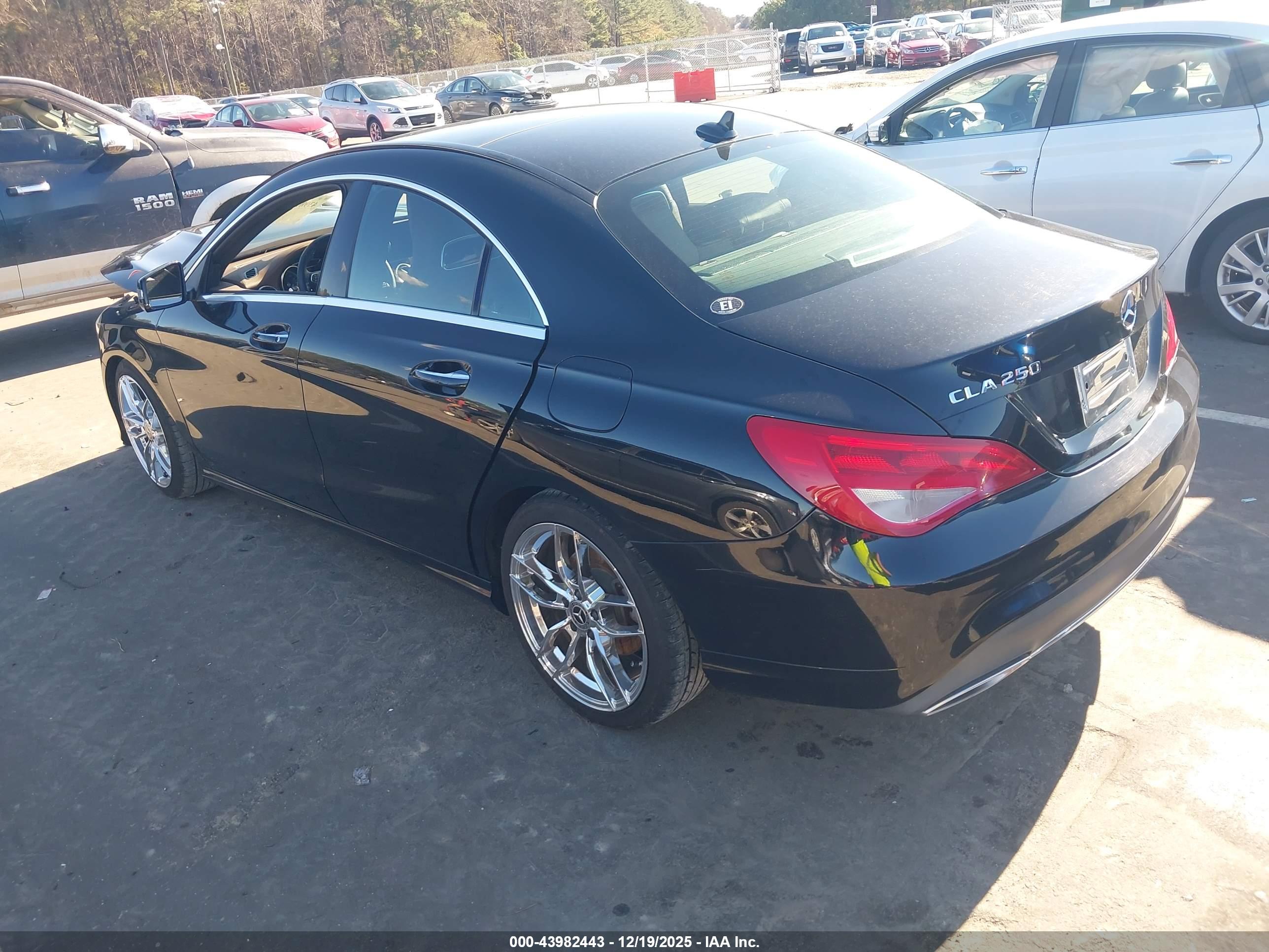 MERCEDES-BENZ CLA image 3