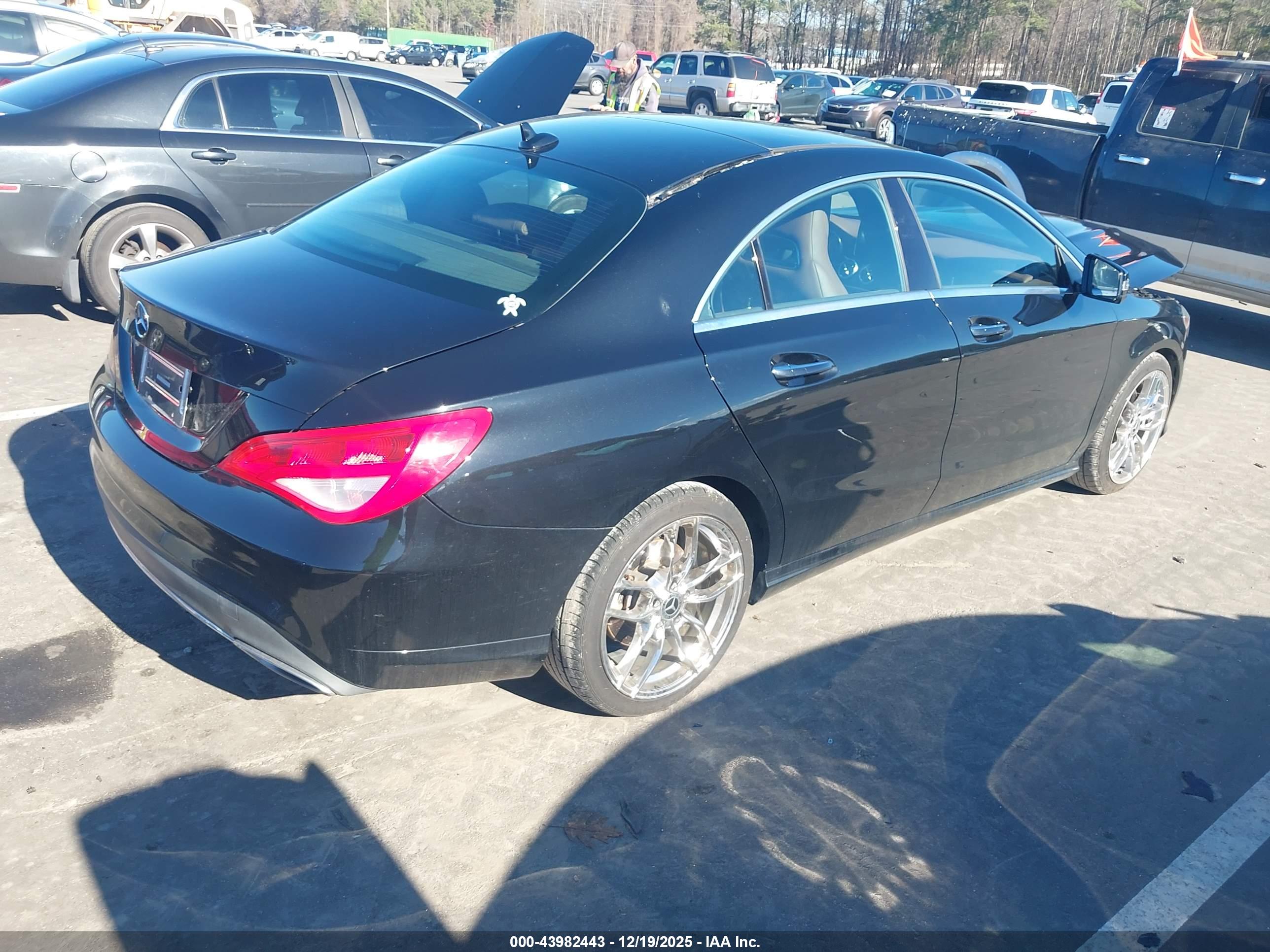 MERCEDES-BENZ CLA image 4
