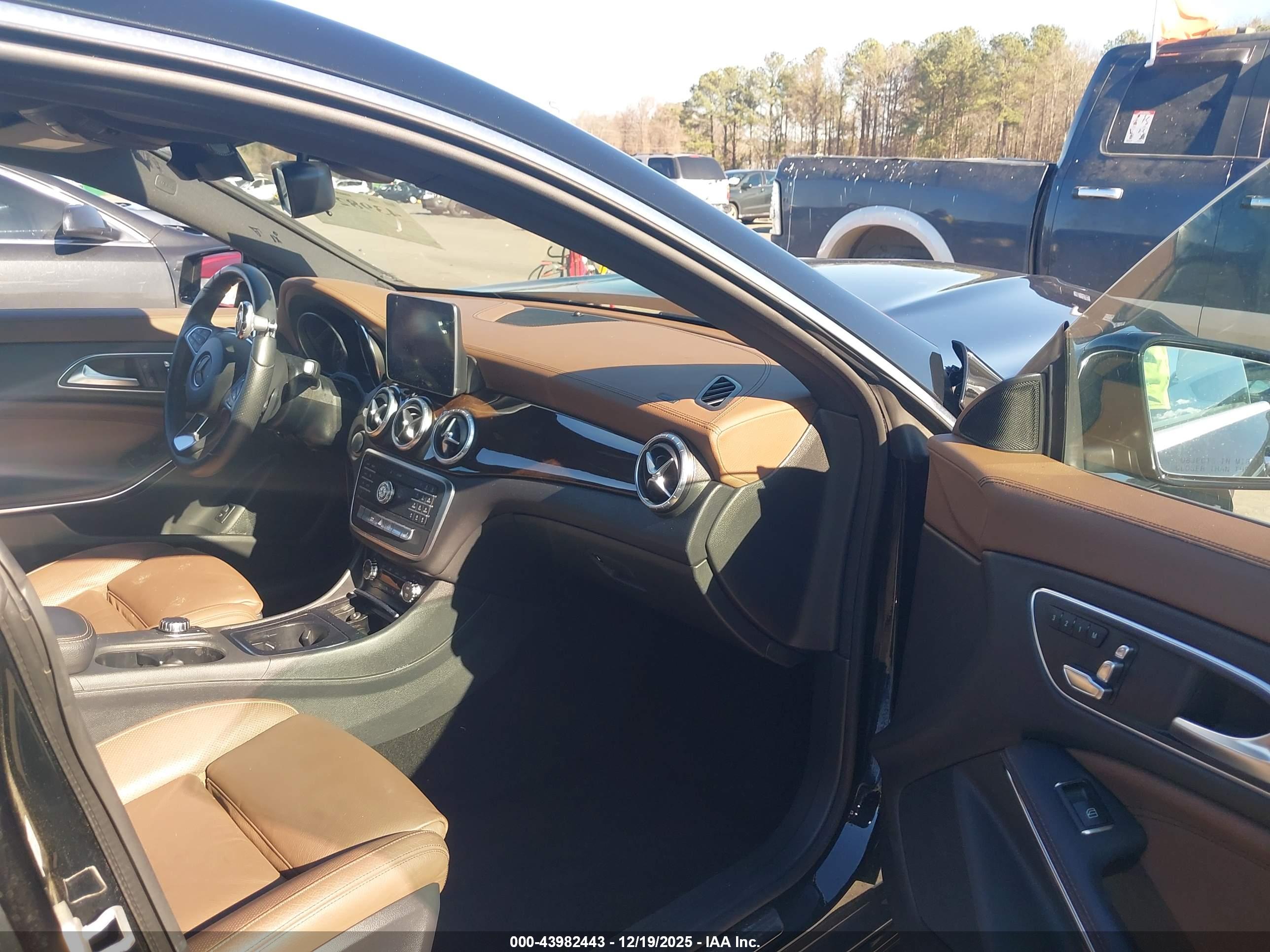 MERCEDES-BENZ CLA image 5