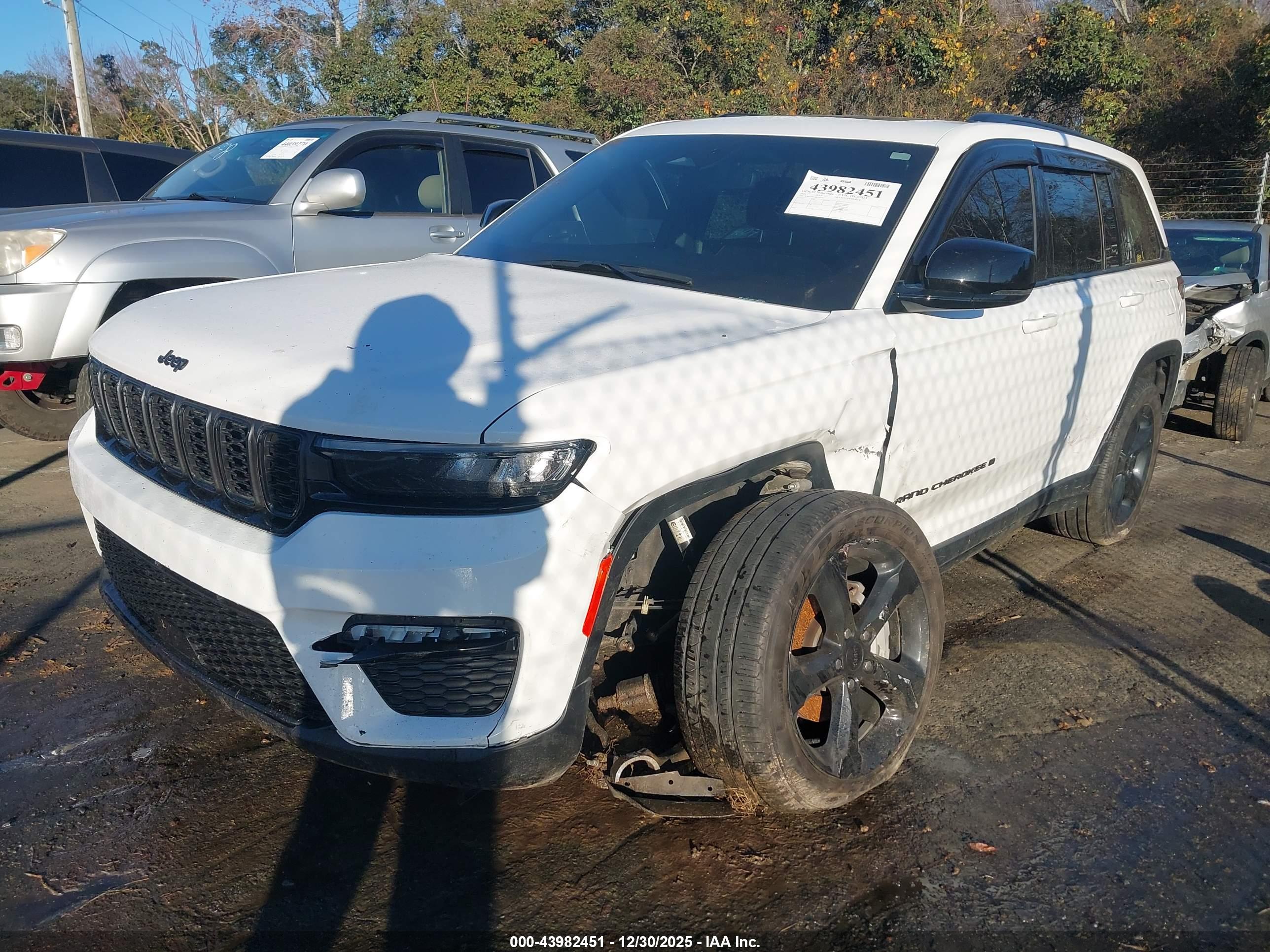 JEEP GRAND image 2