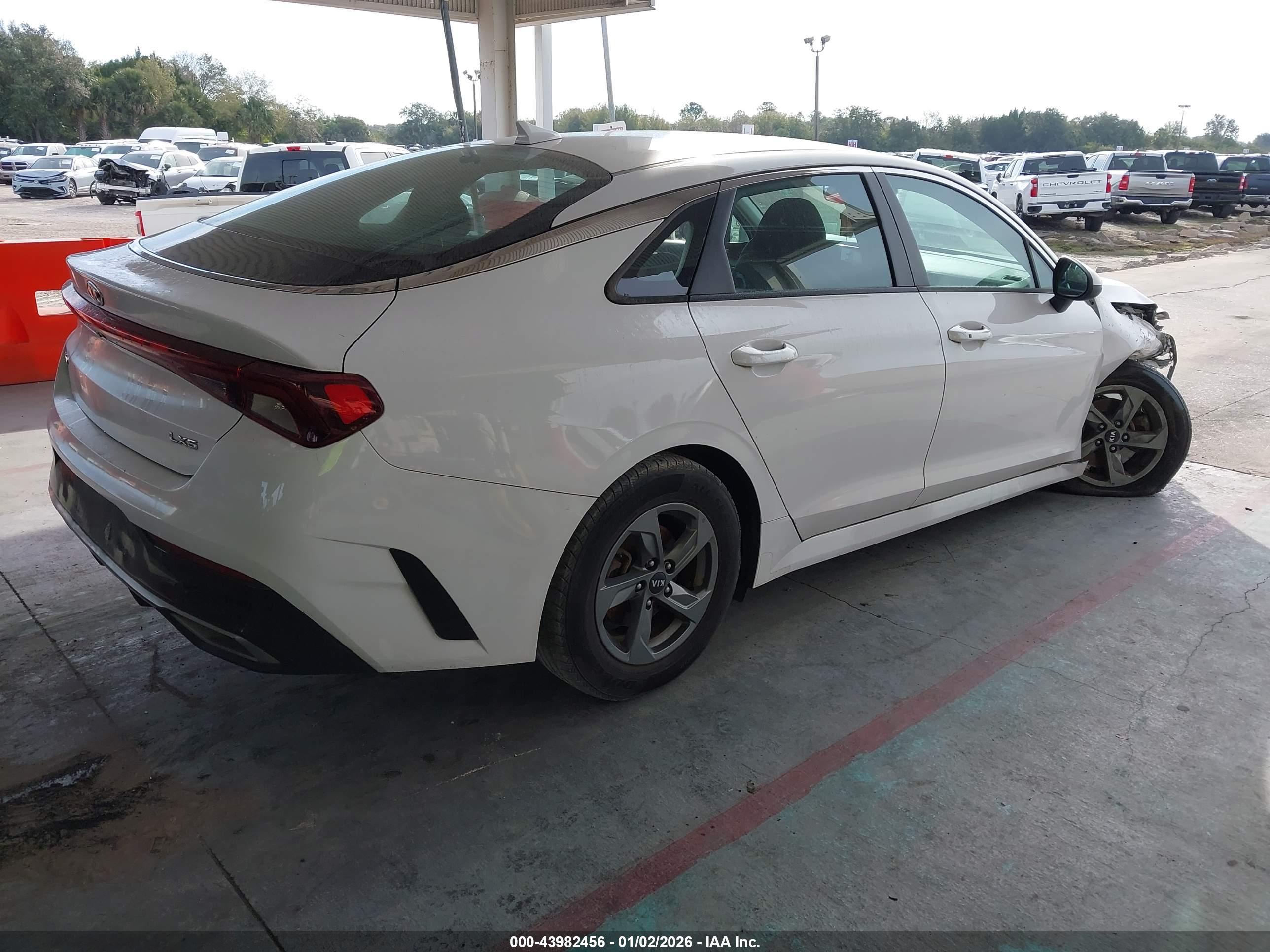 KIA K5 image 4