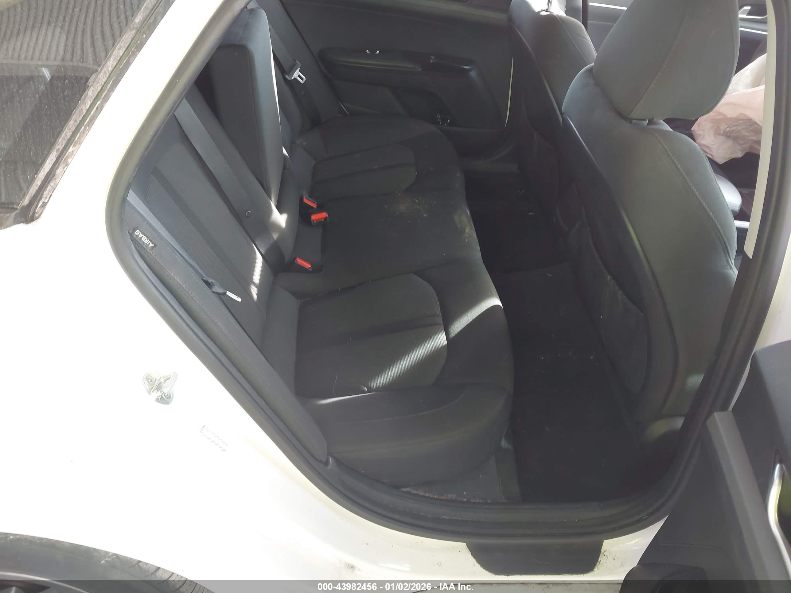 KIA K5 image 8