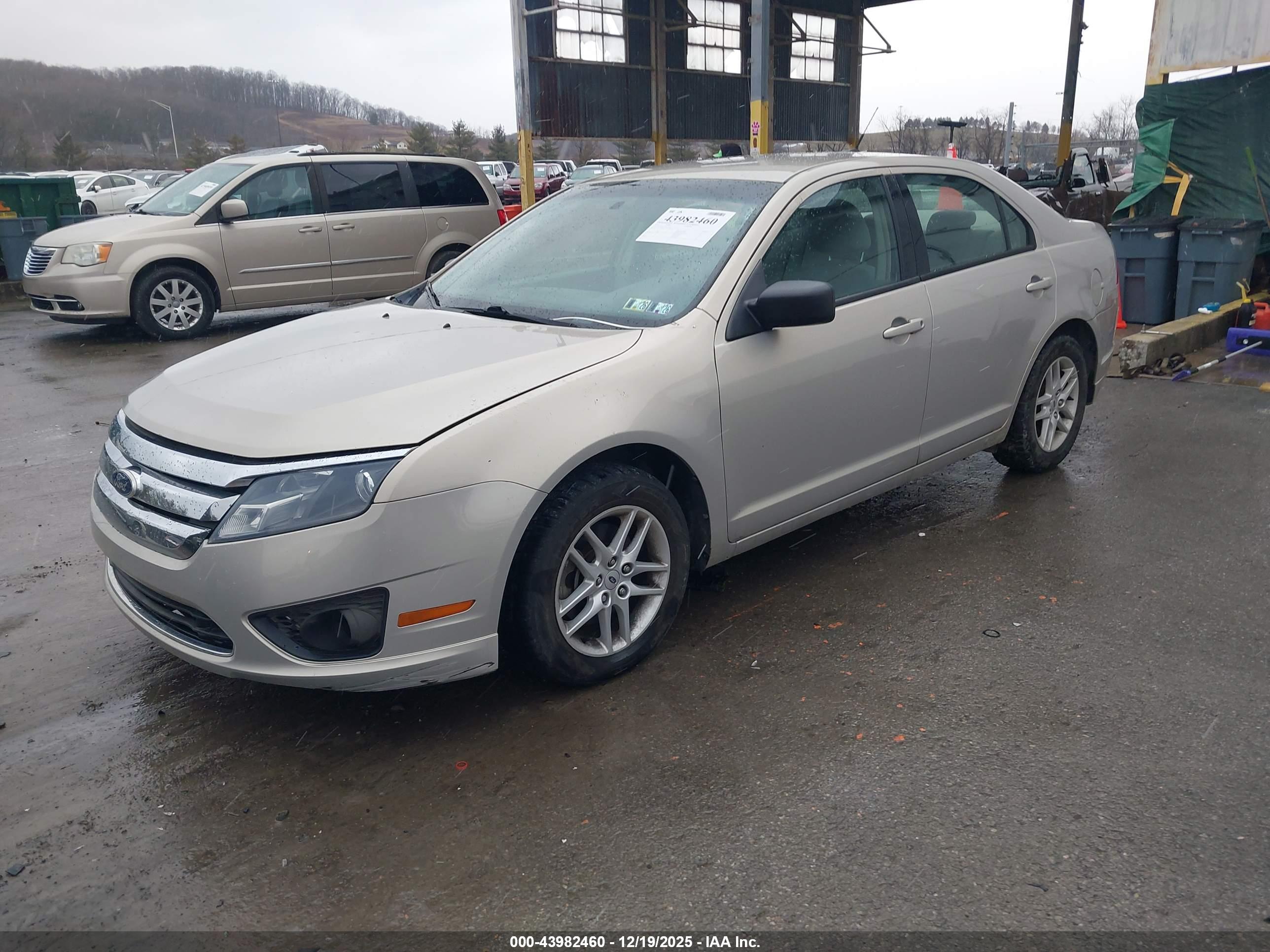 FORD FUSION image 2