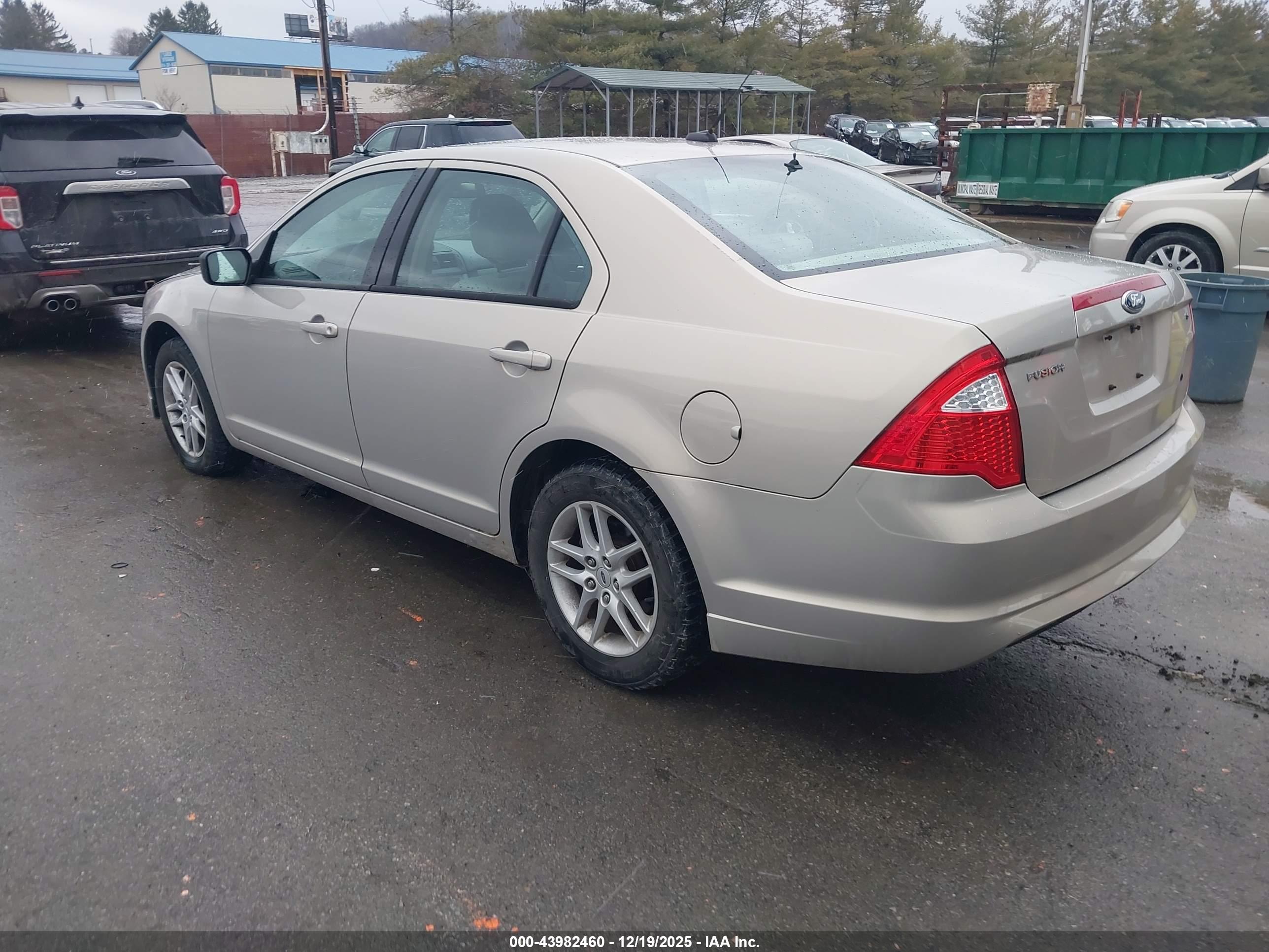 FORD FUSION image 3