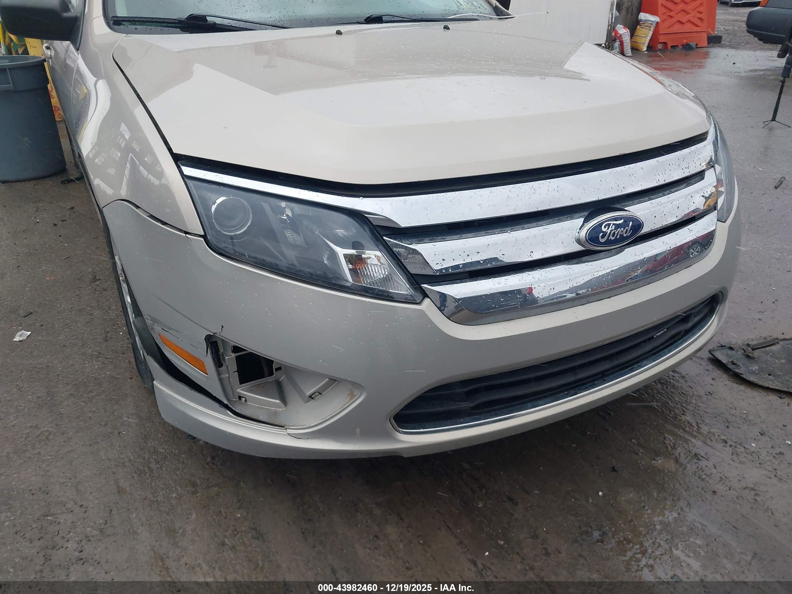 FORD FUSION image 6