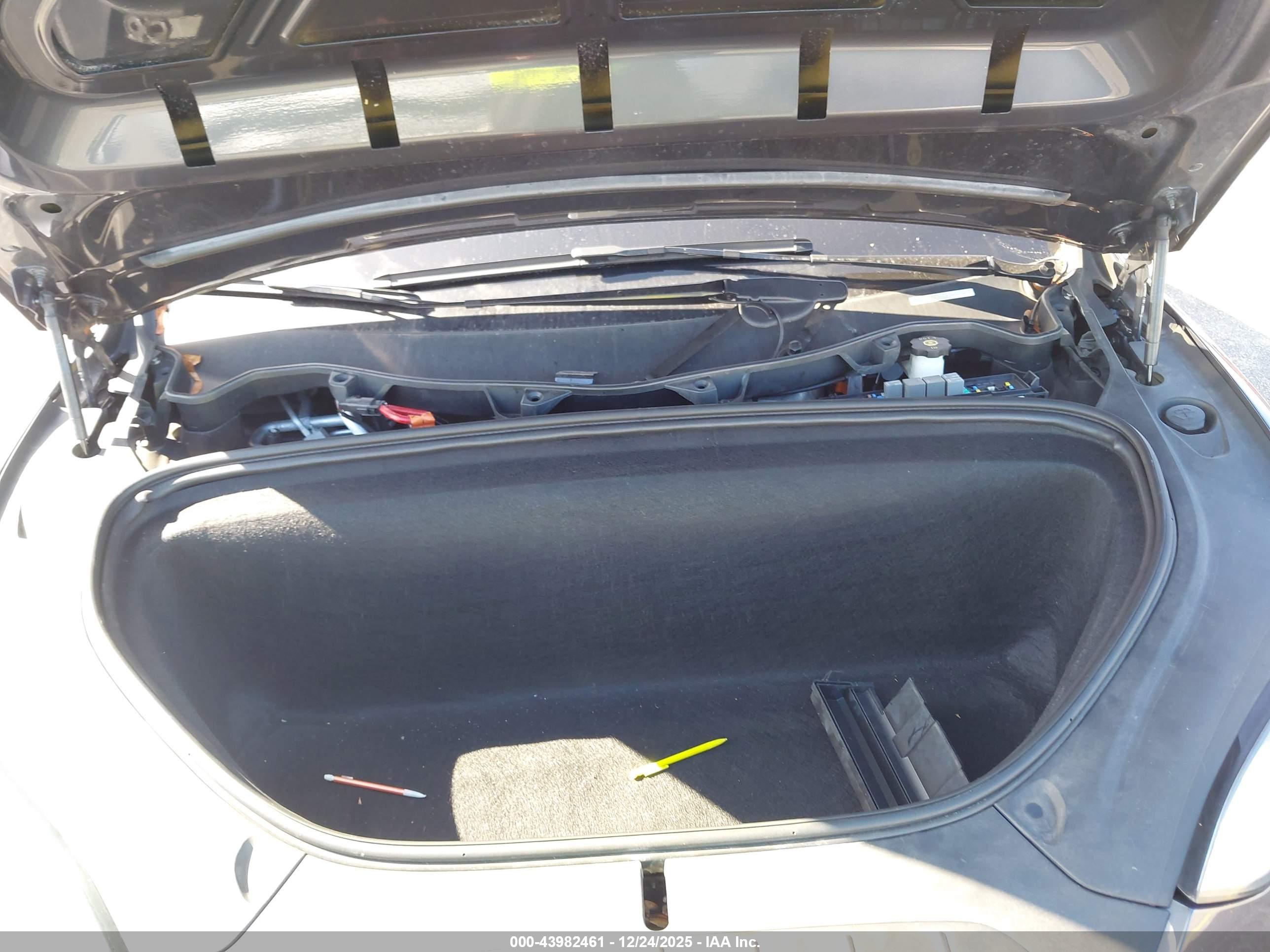 TESLA MODEL image 10