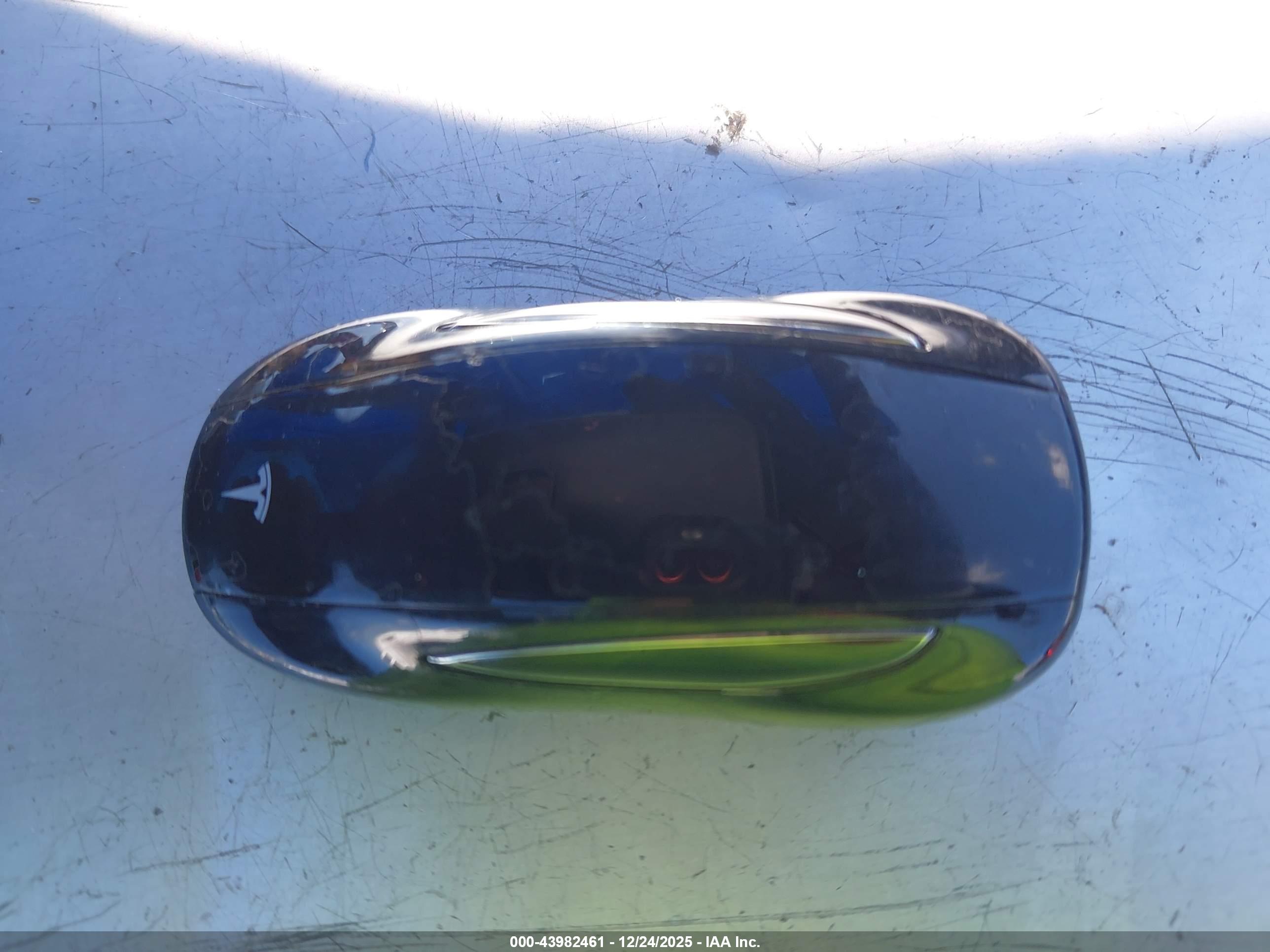 TESLA MODEL image 11