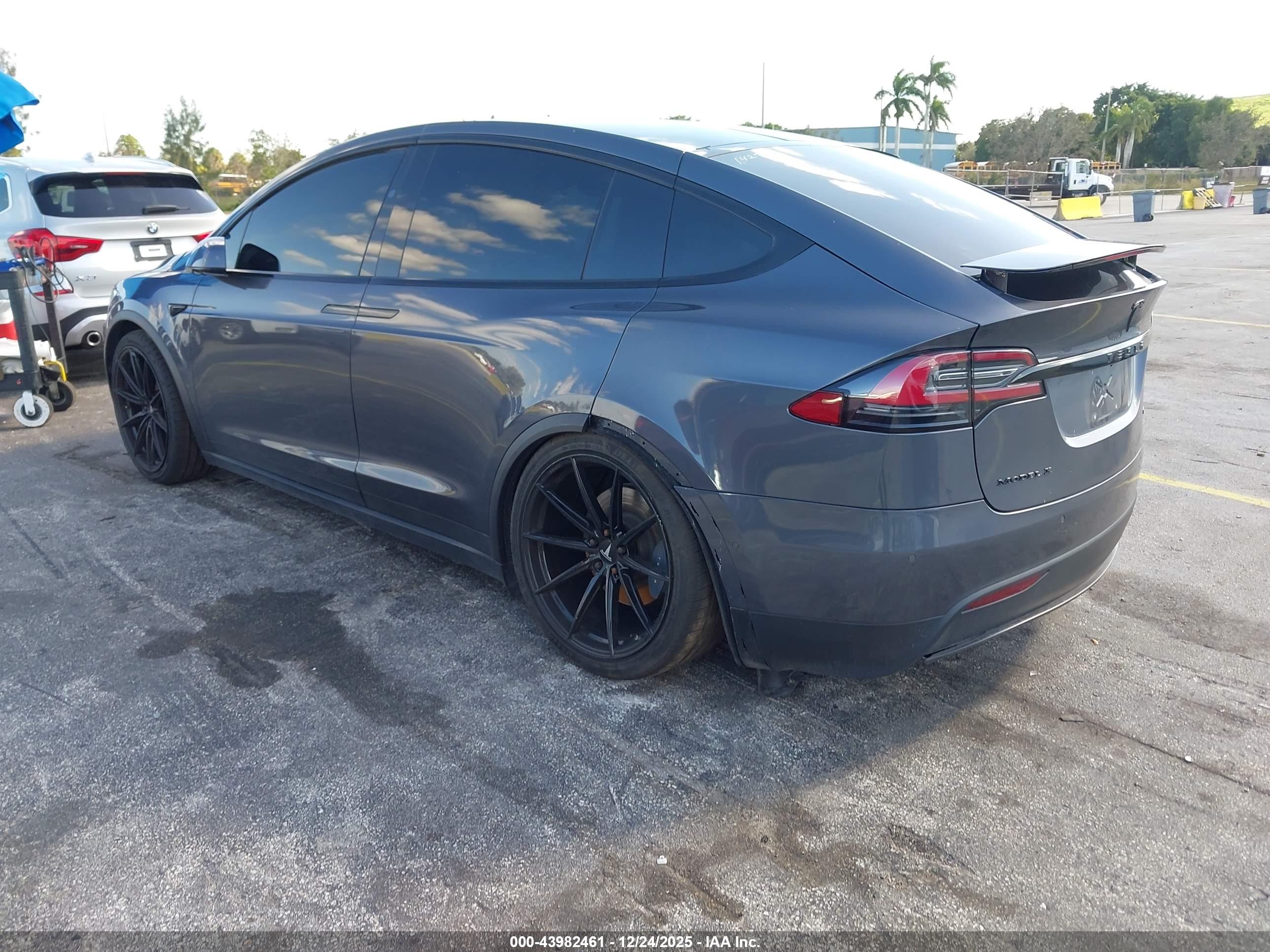 TESLA MODEL image 3