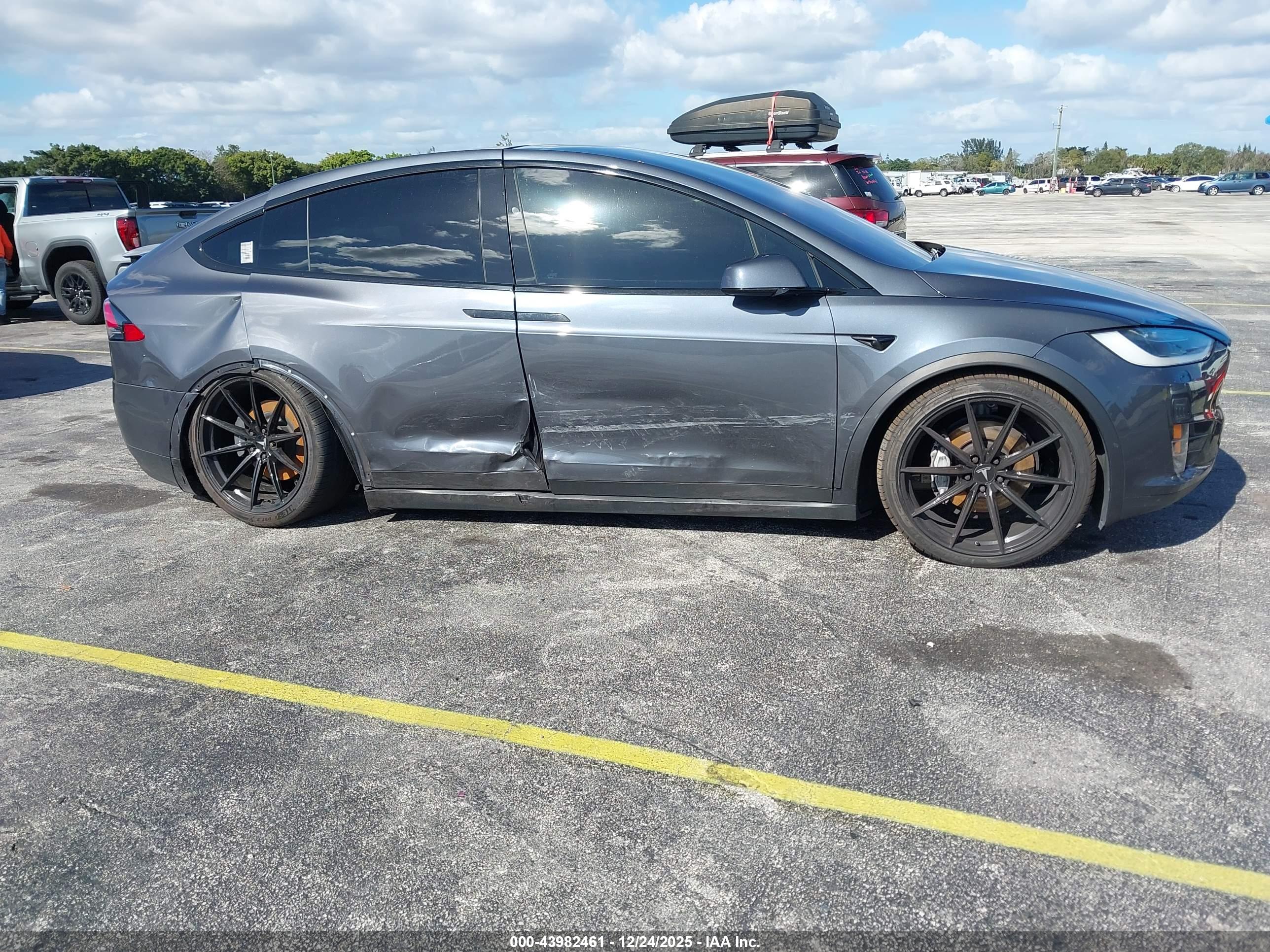 TESLA MODEL image 6