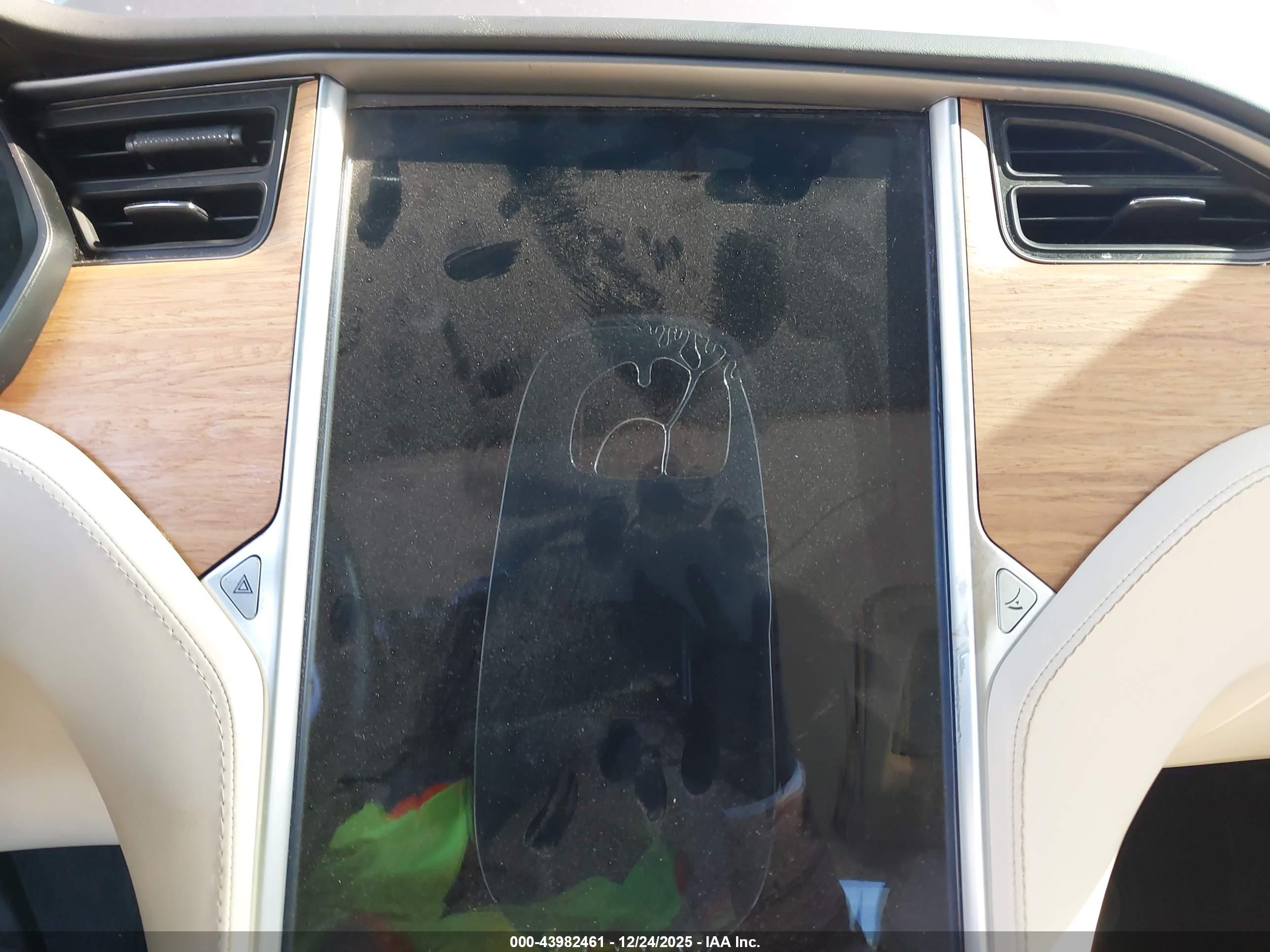 TESLA MODEL image 7