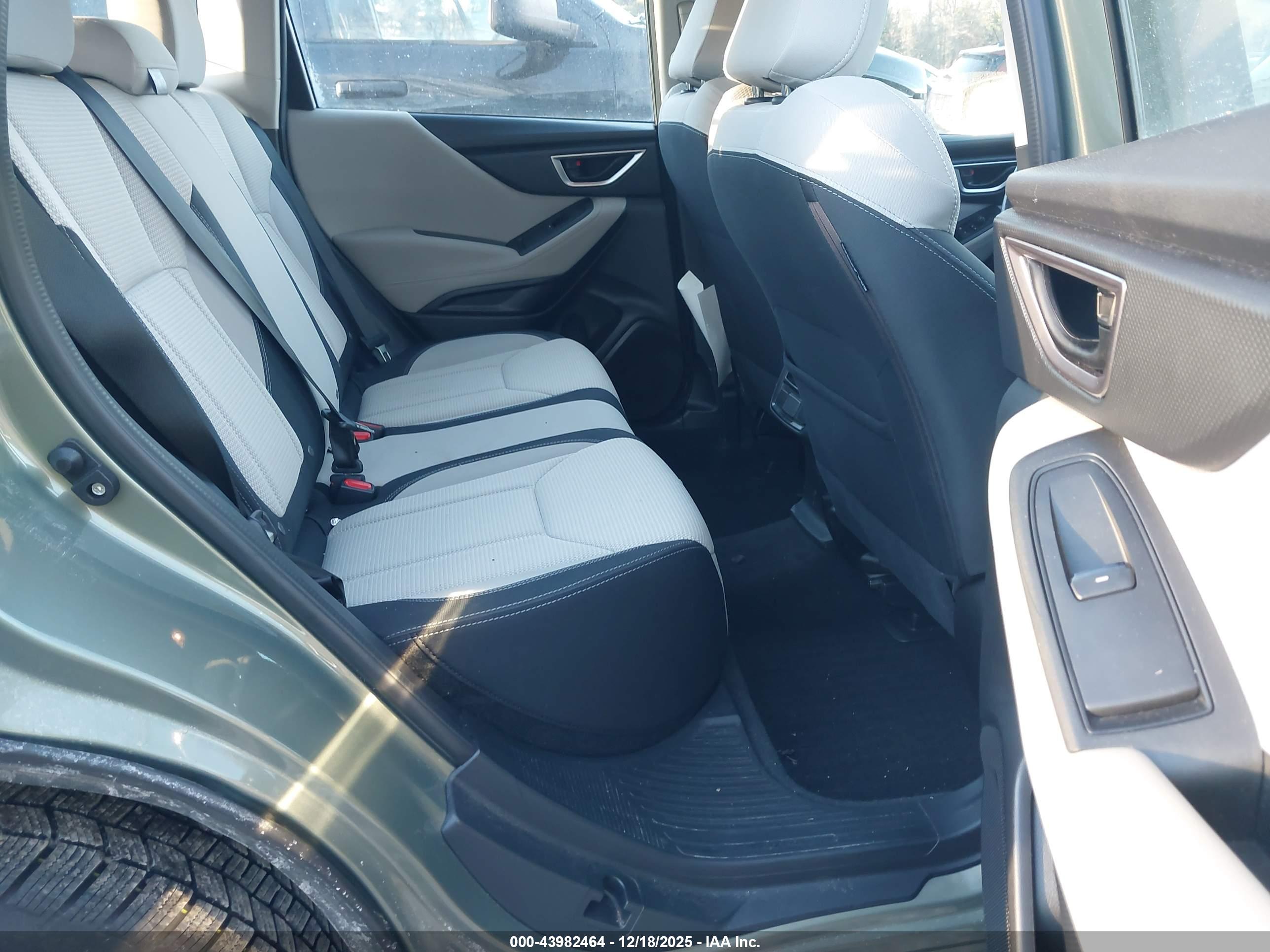 SUBARU FORESTER image 8