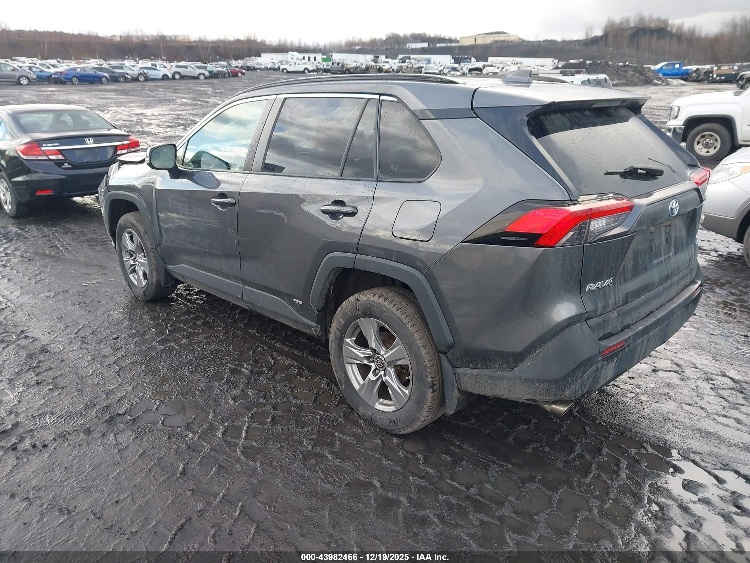 TOYOTA RAV4 image 3