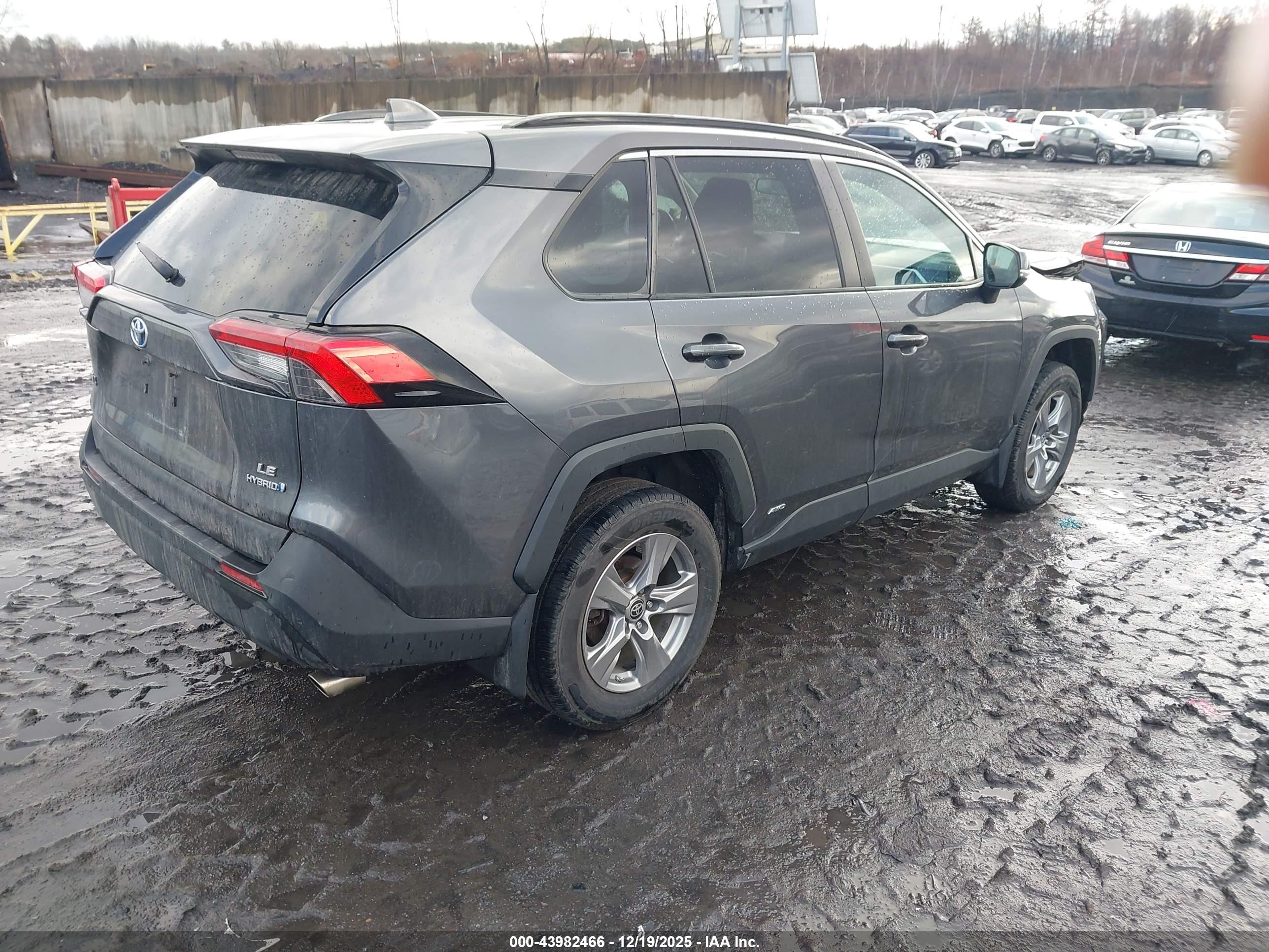 TOYOTA RAV4 image 4