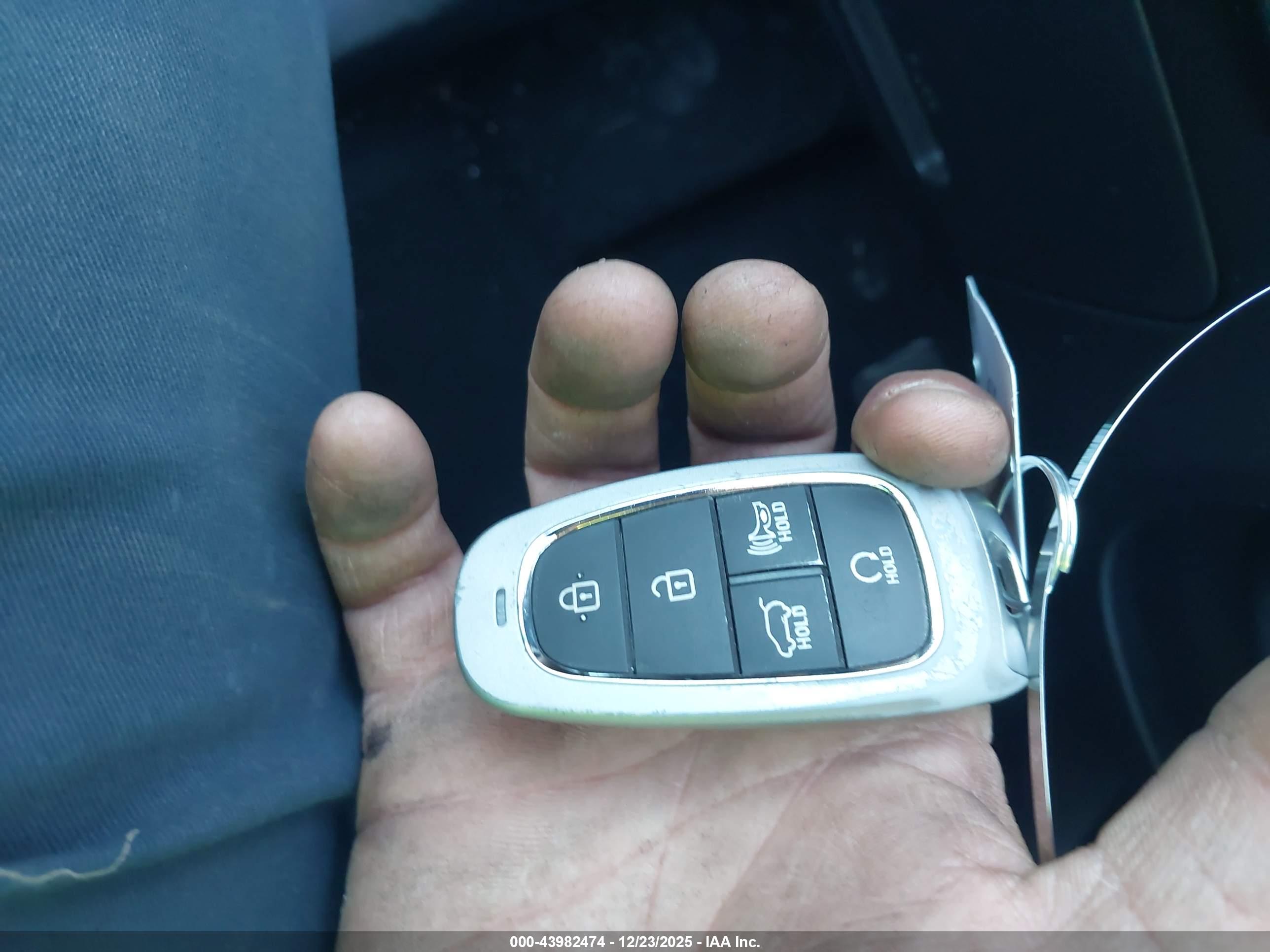 HYUNDAI TUCSON image 11