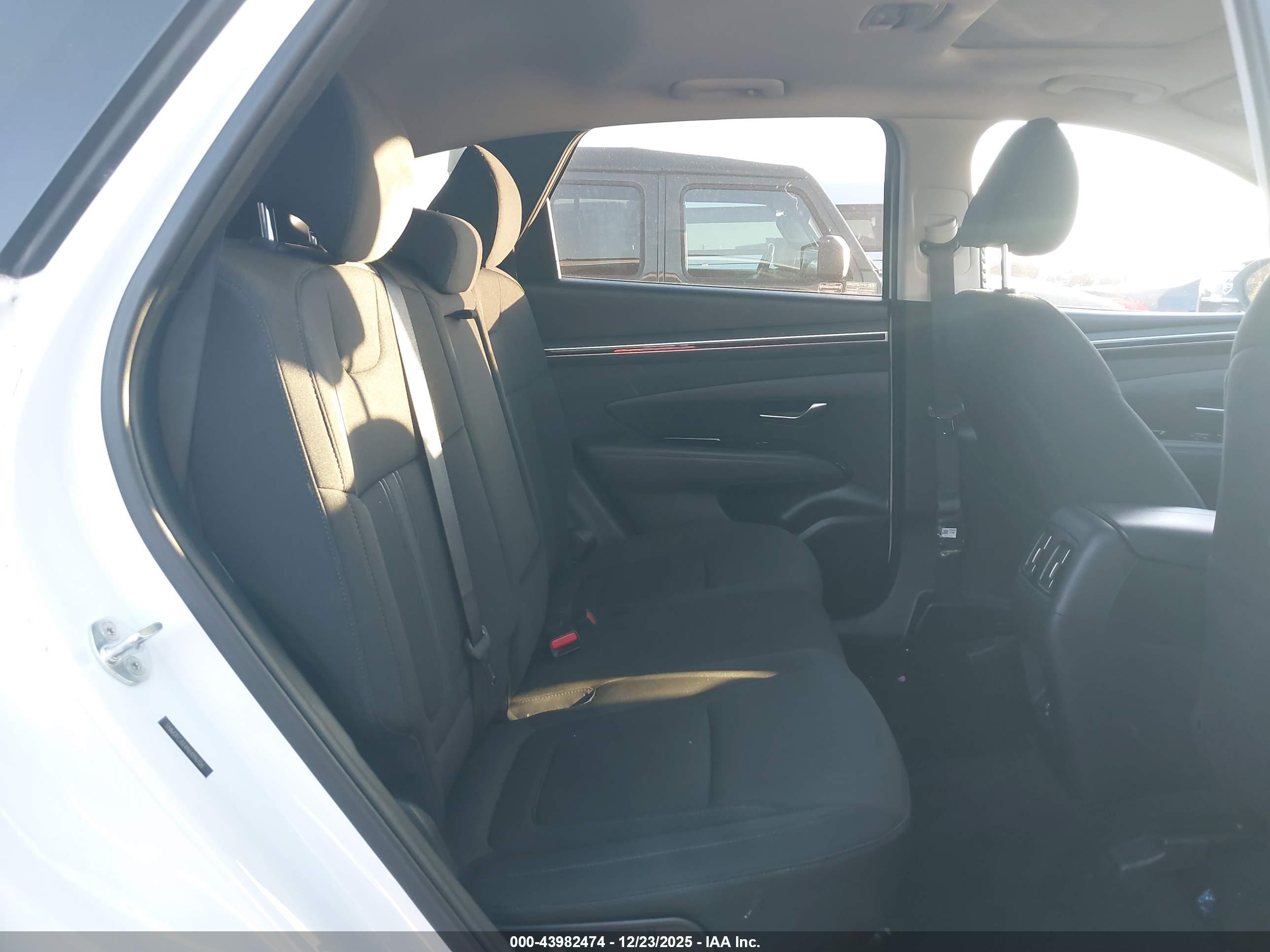HYUNDAI TUCSON image 8