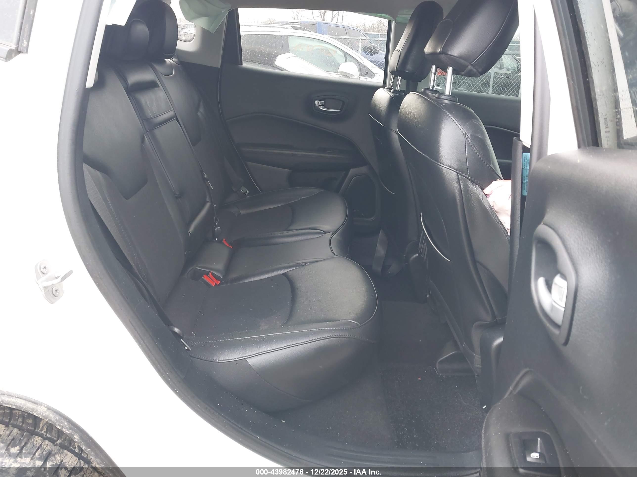 JEEP COMPASS image 8