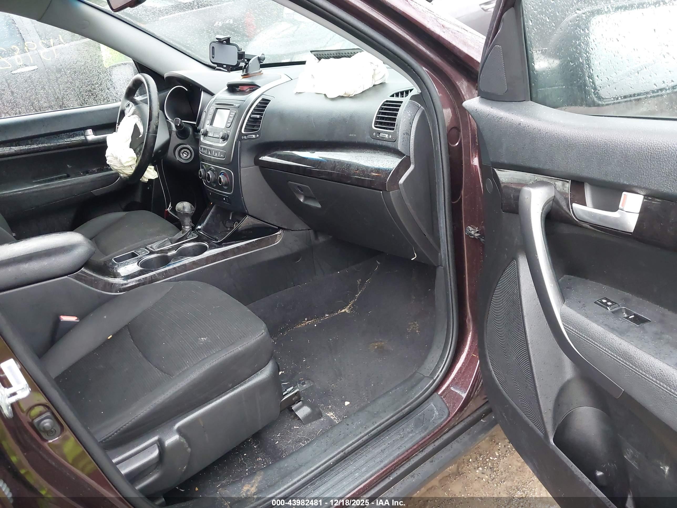KIA SORENTO image 5