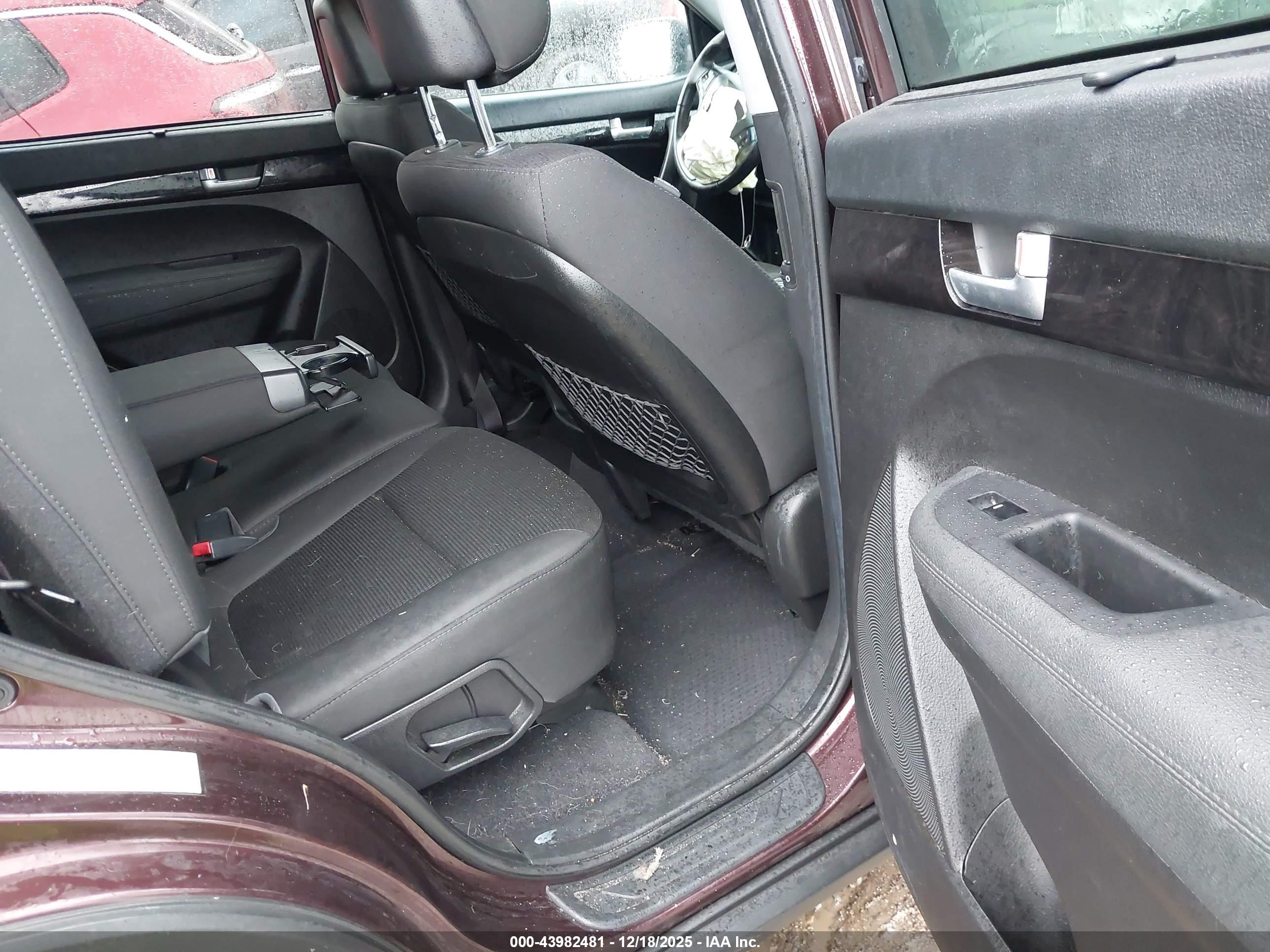 KIA SORENTO image 8