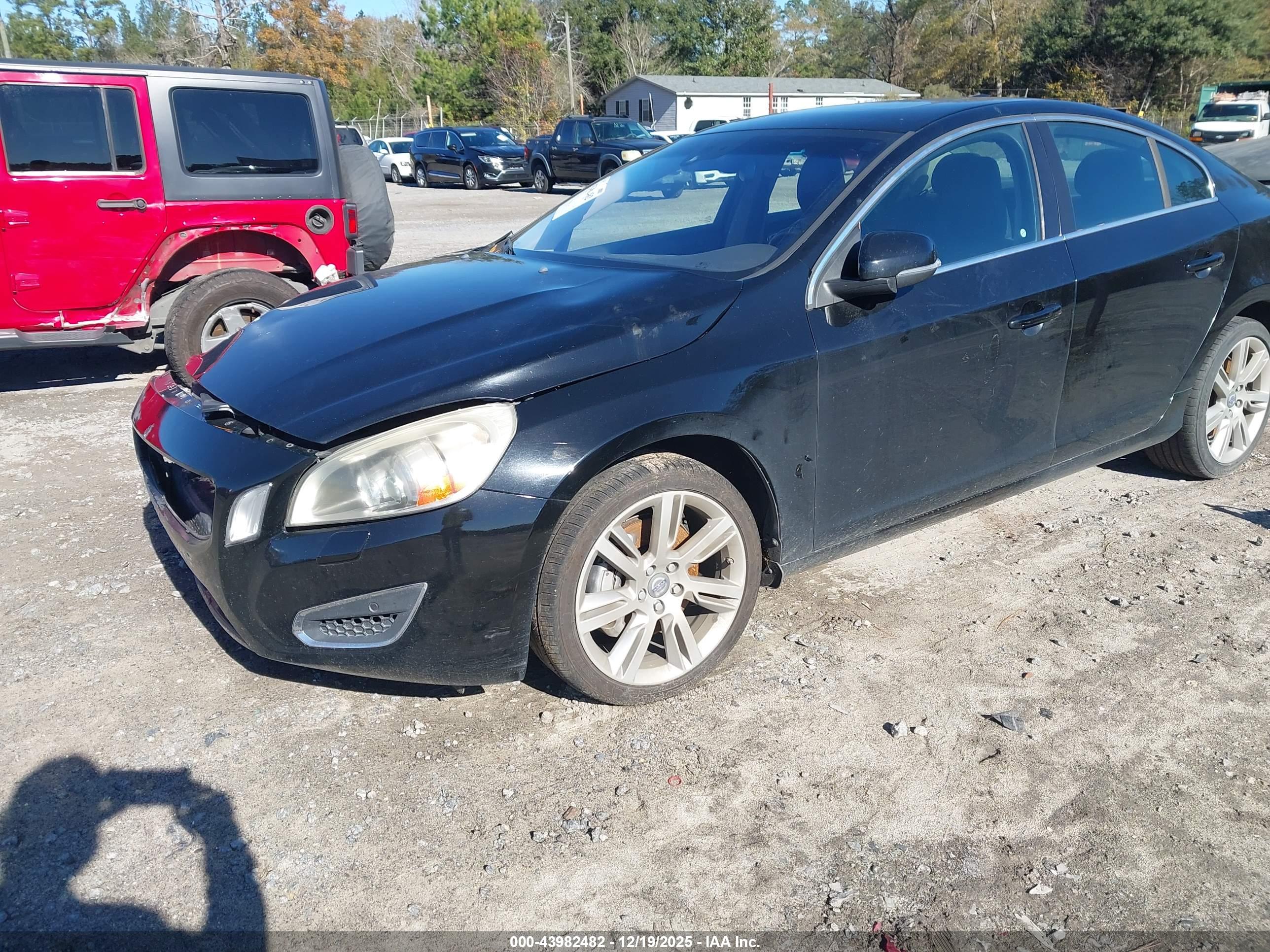 VOLVO S60 image 2