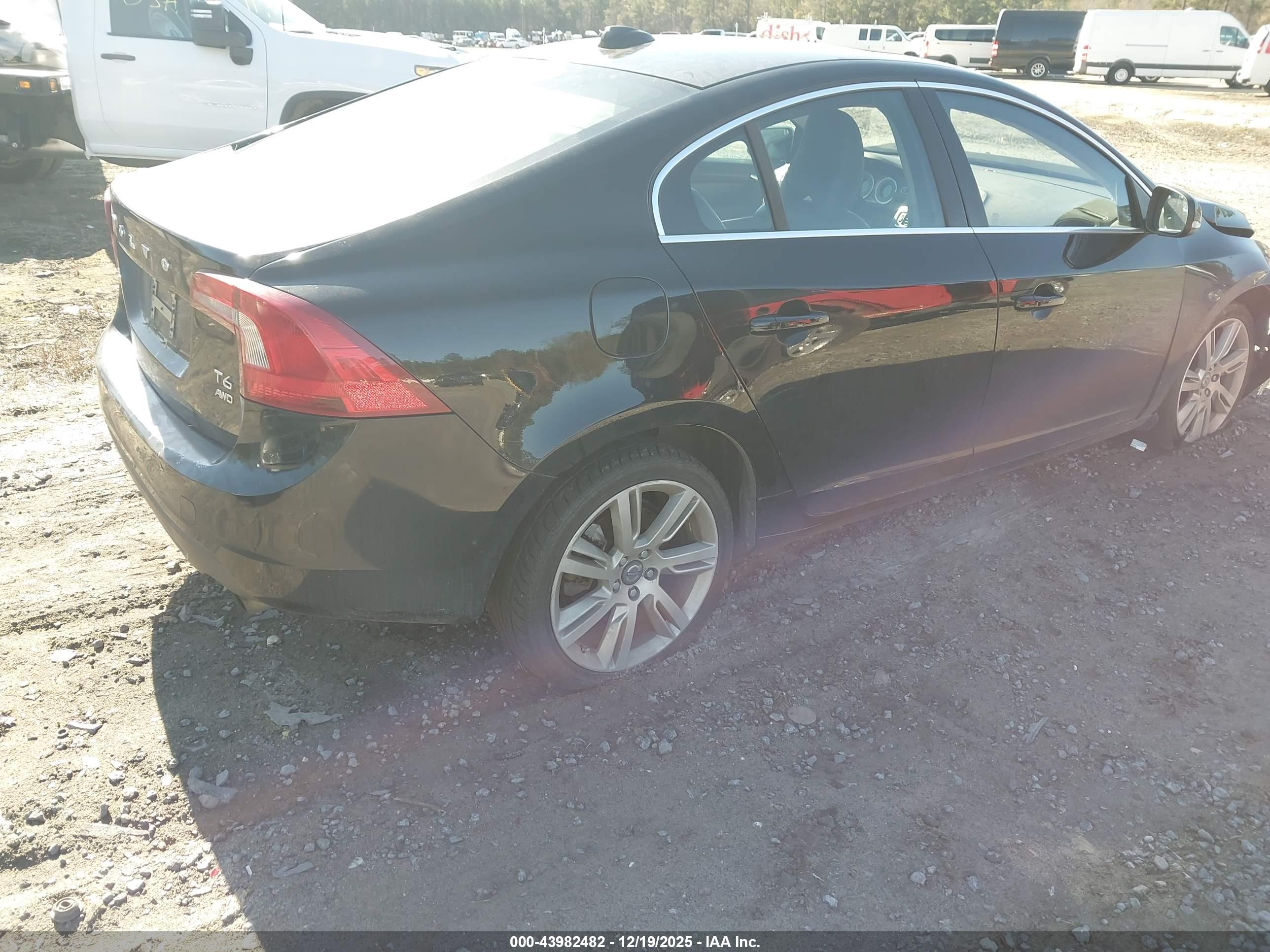 VOLVO S60 image 4