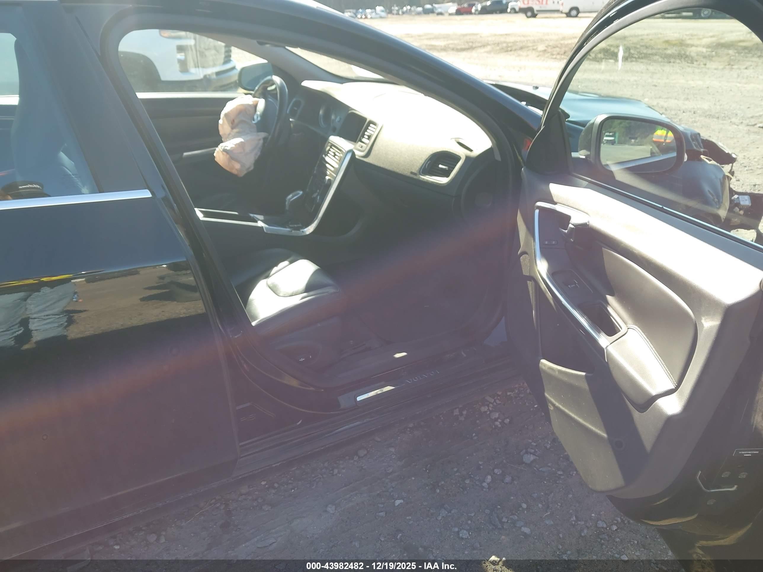 VOLVO S60 image 5