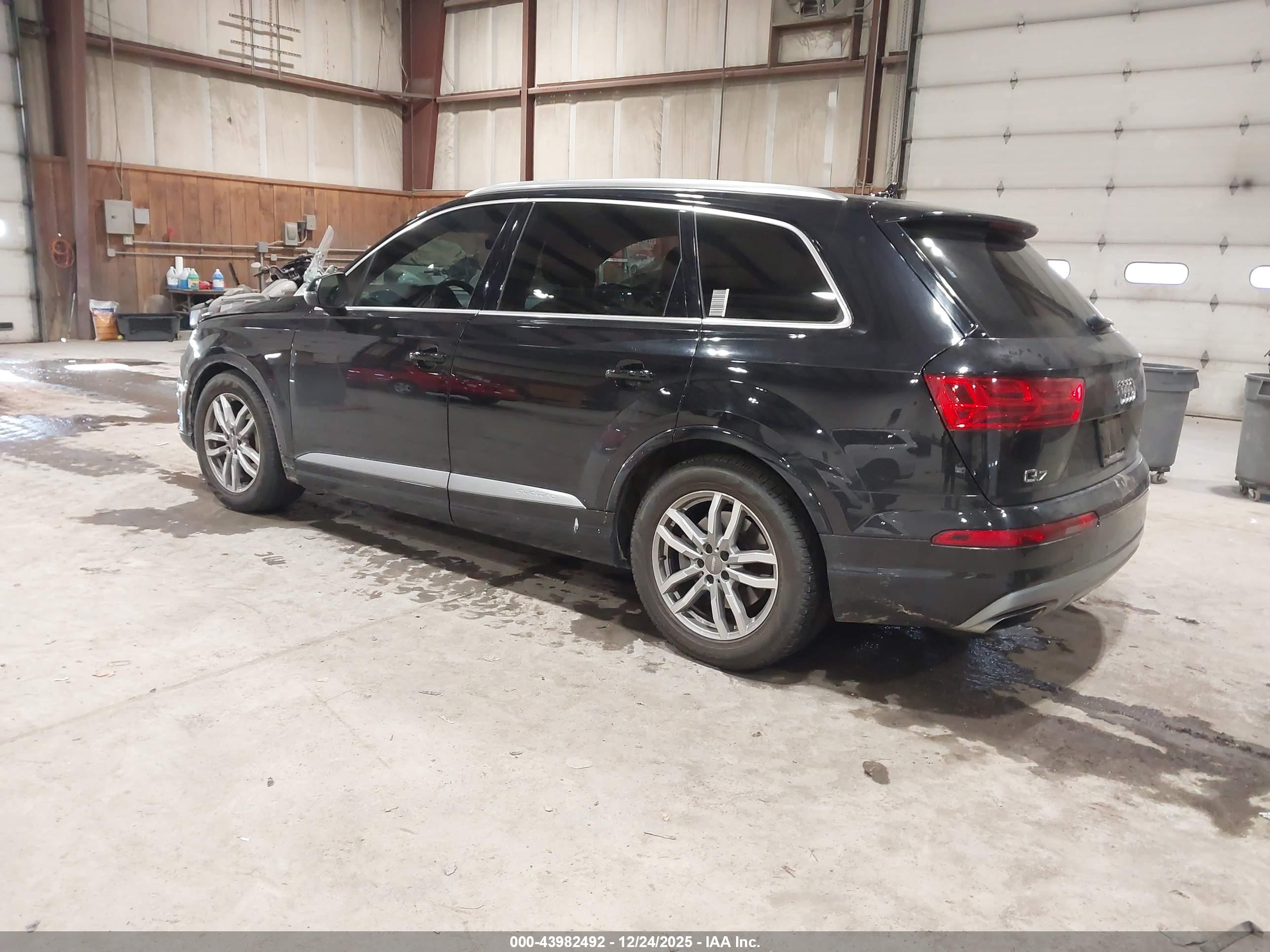 AUDI Q7 image 3