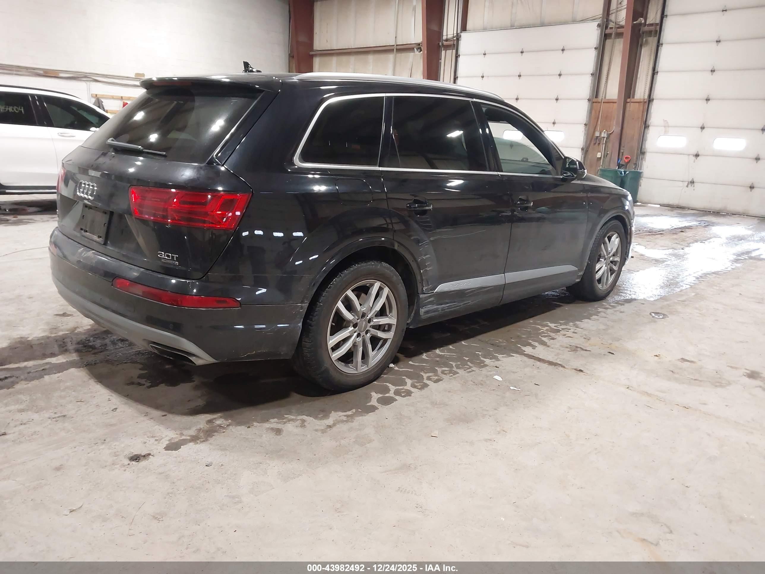 AUDI Q7 image 4
