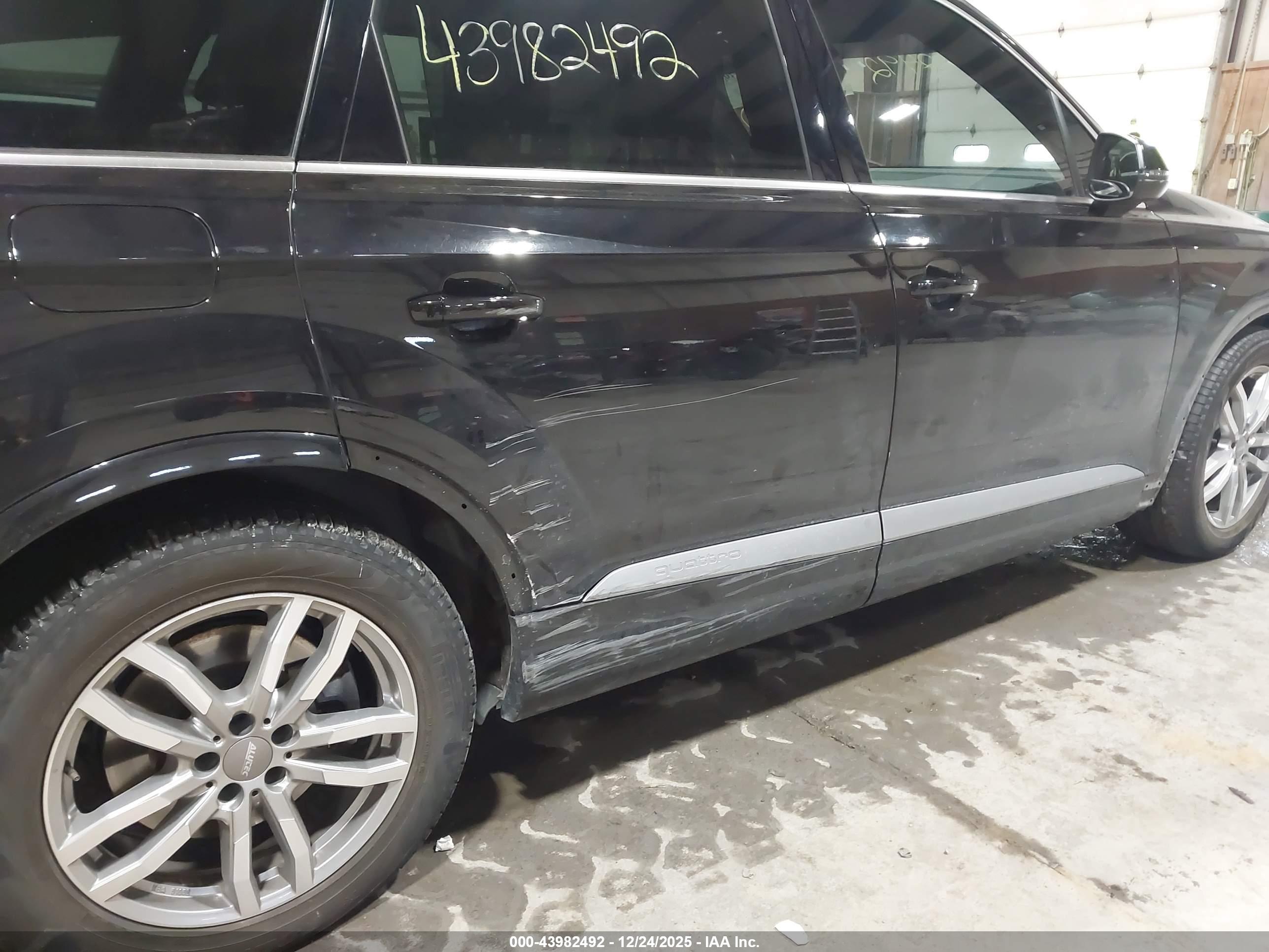 AUDI Q7 image 6