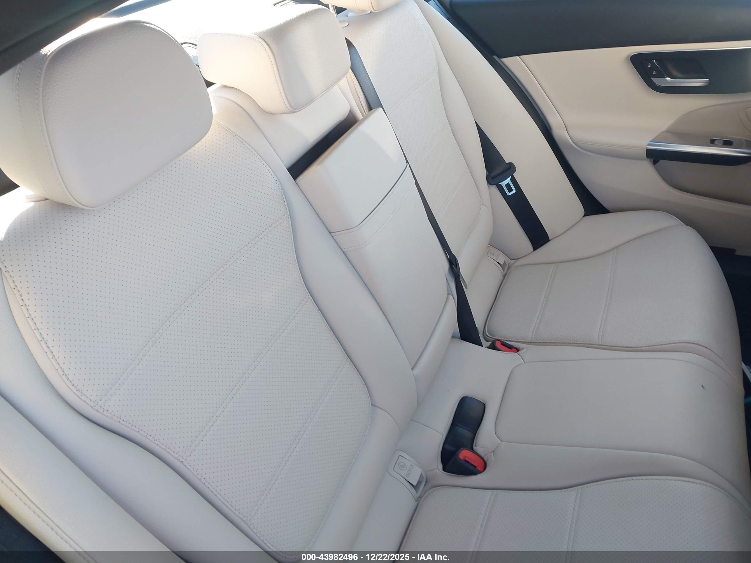 MERCEDES-BENZ C image 8