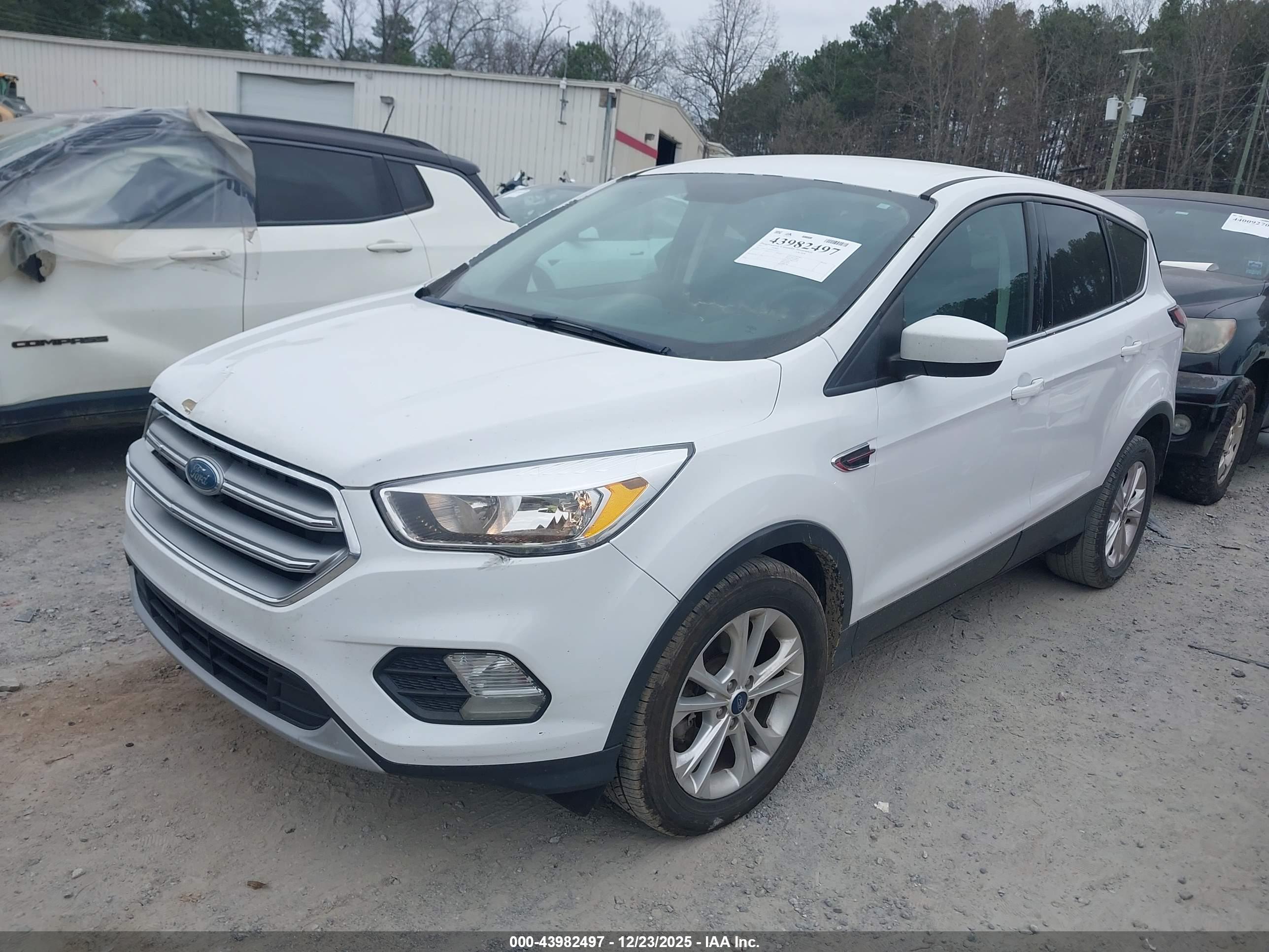 FORD ESCAPE image 2