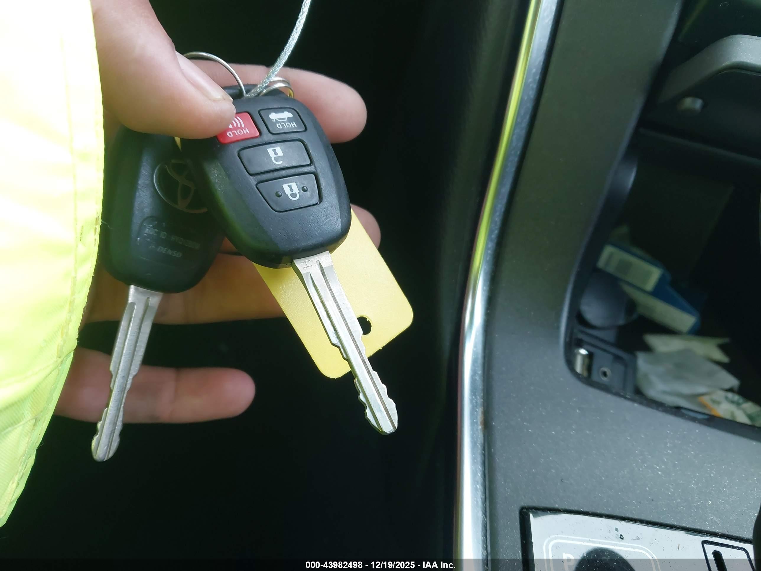 TOYOTA CAMRY image 11