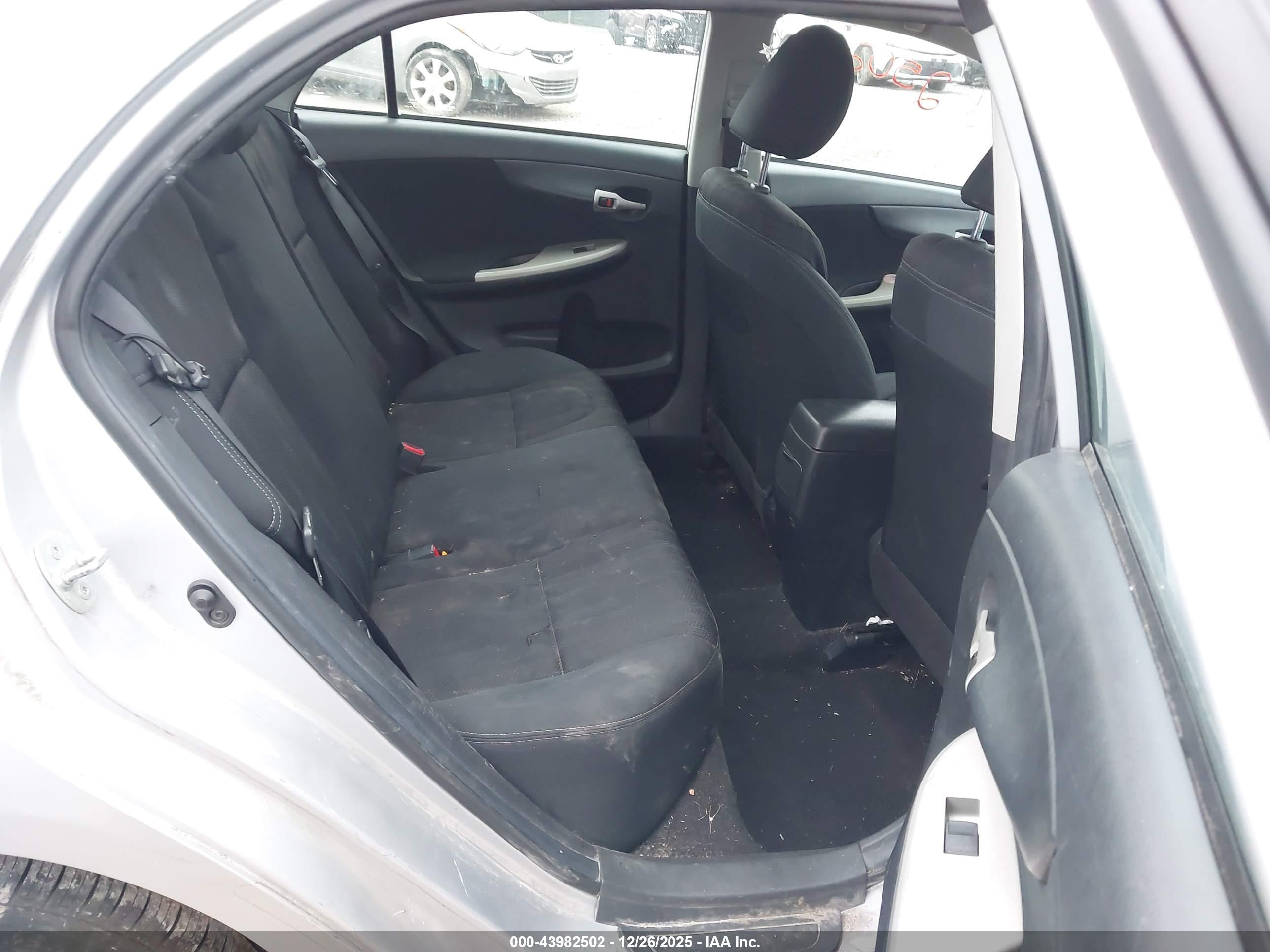TOYOTA COROLLA image 8