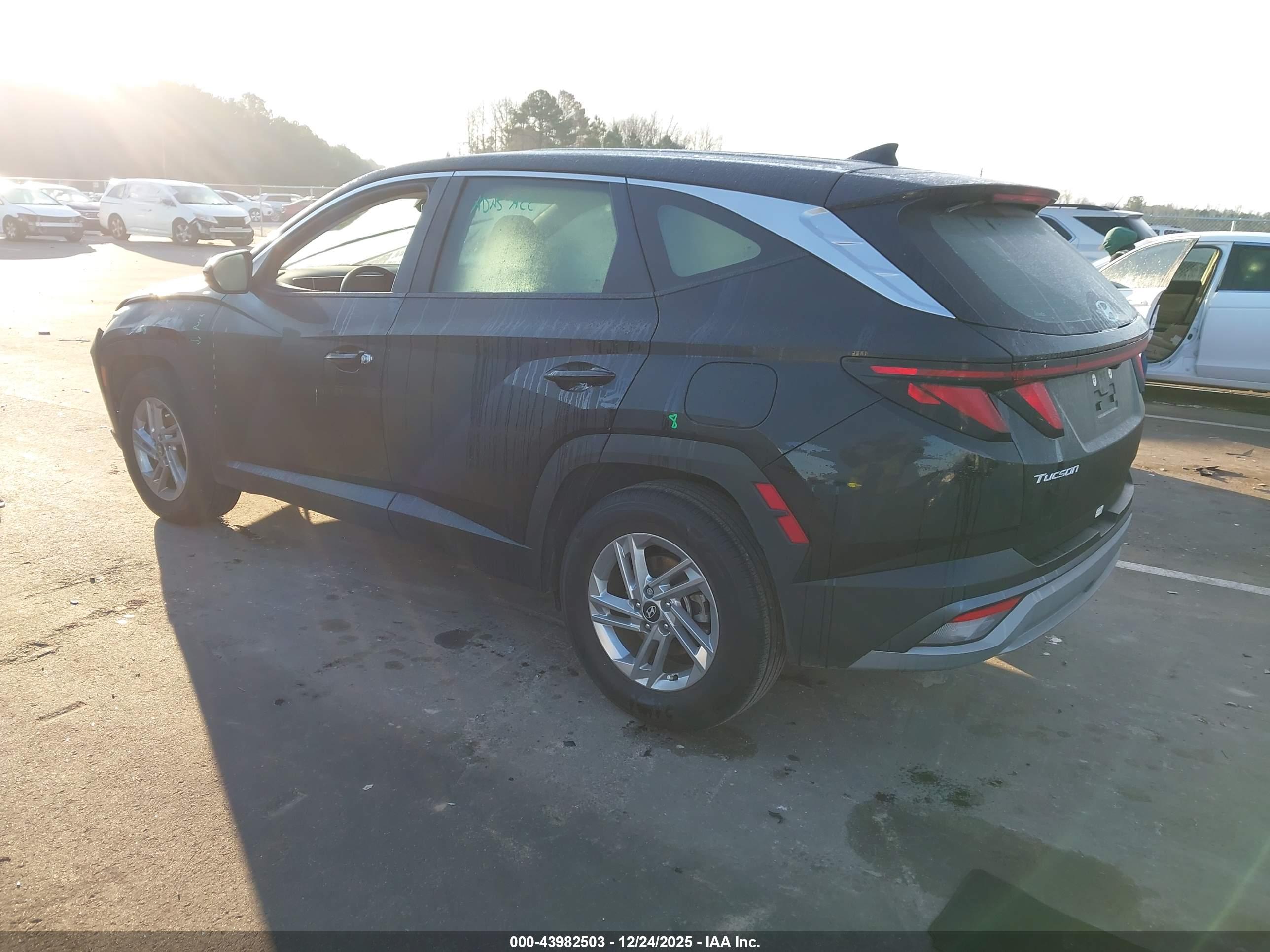 HYUNDAI TUCSON image 3