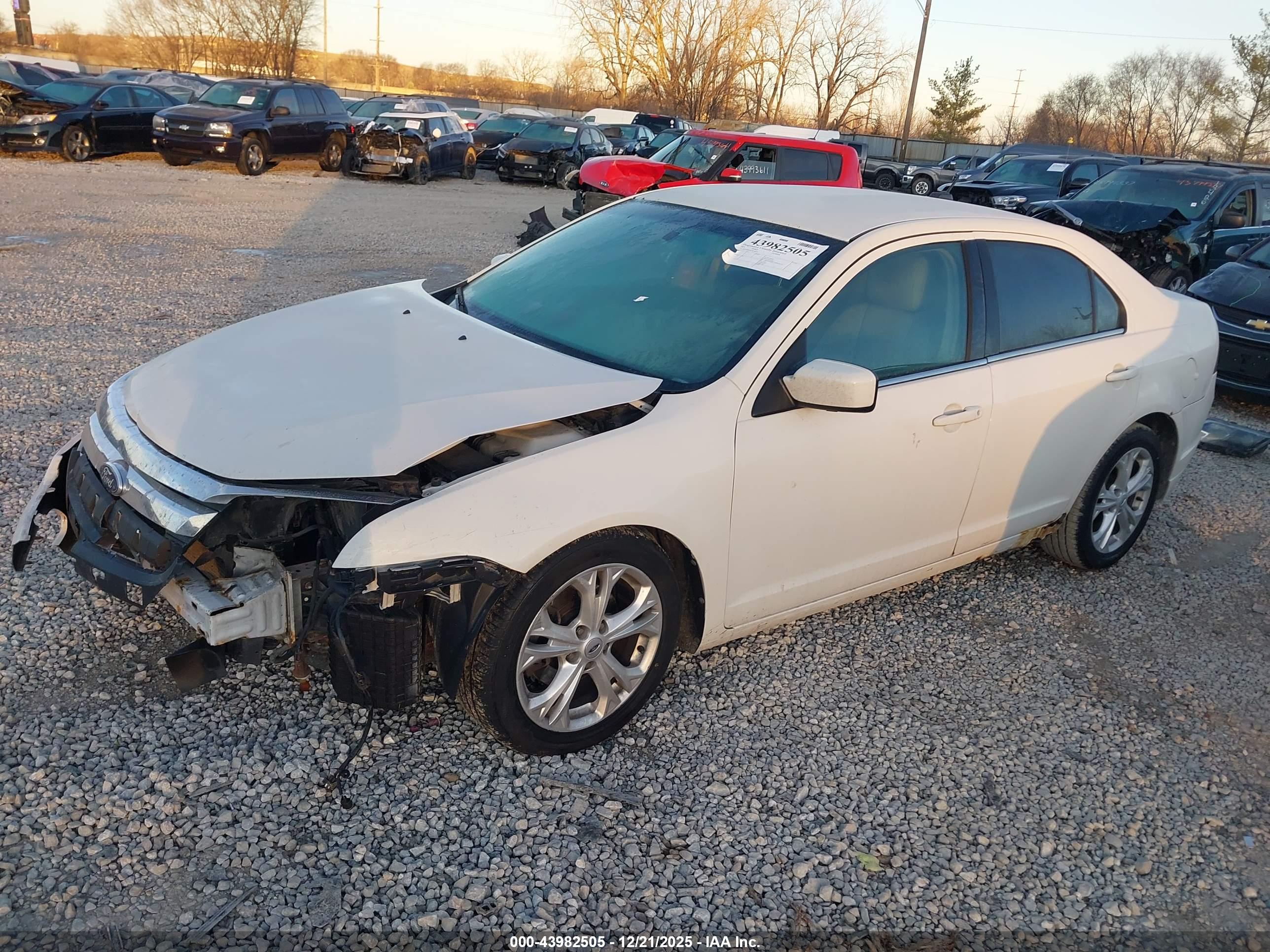FORD FUSION image 2