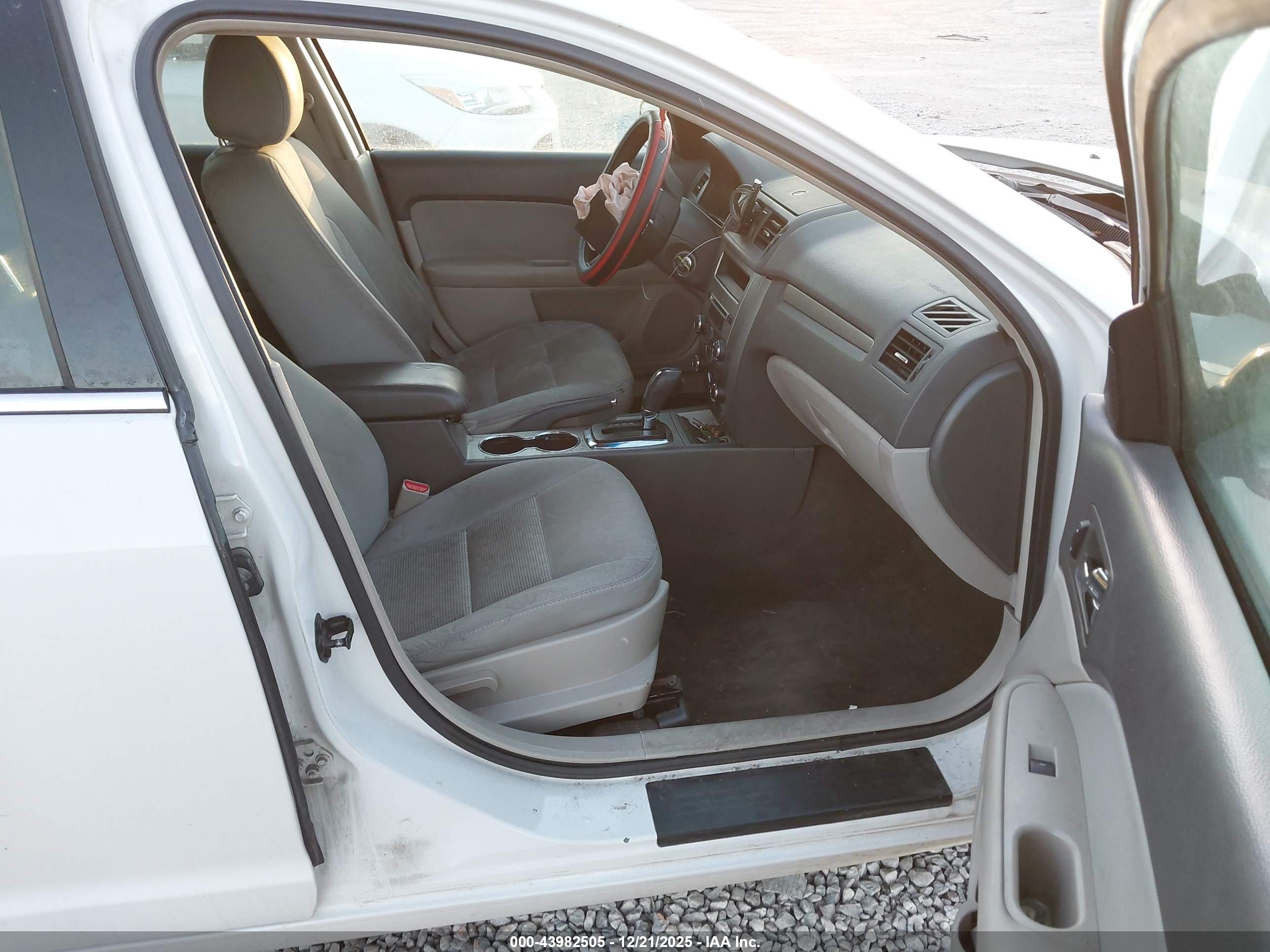 FORD FUSION image 5