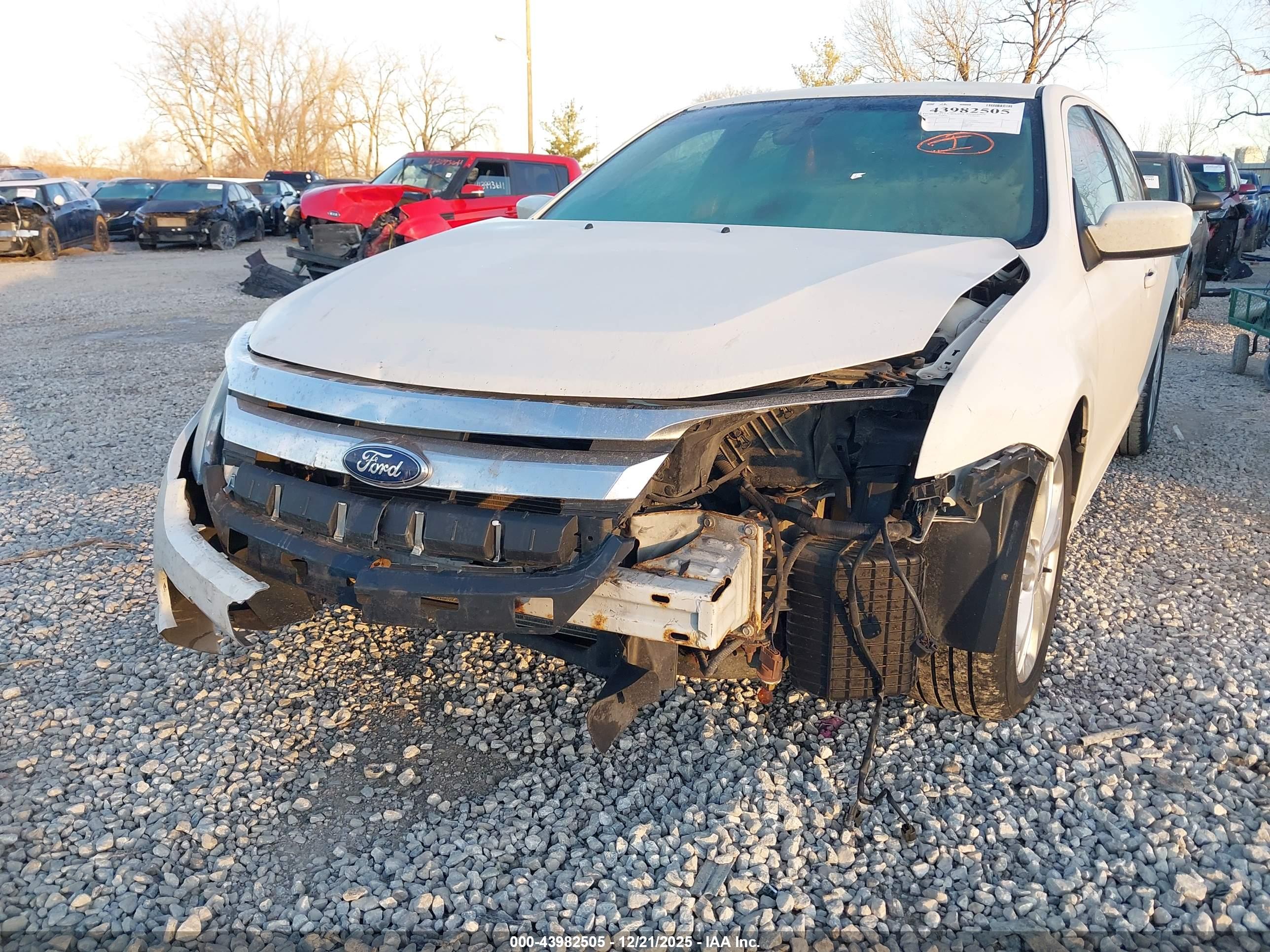 FORD FUSION image 6