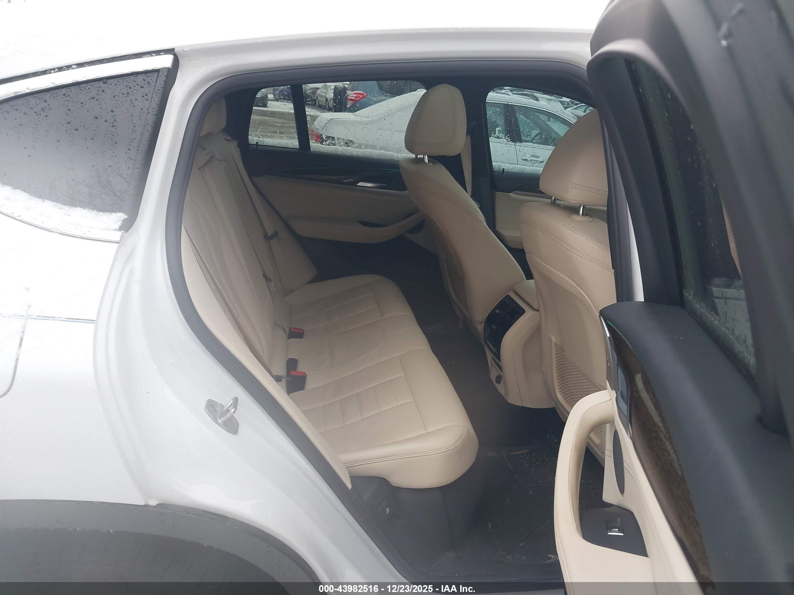 BMW X4 image 8