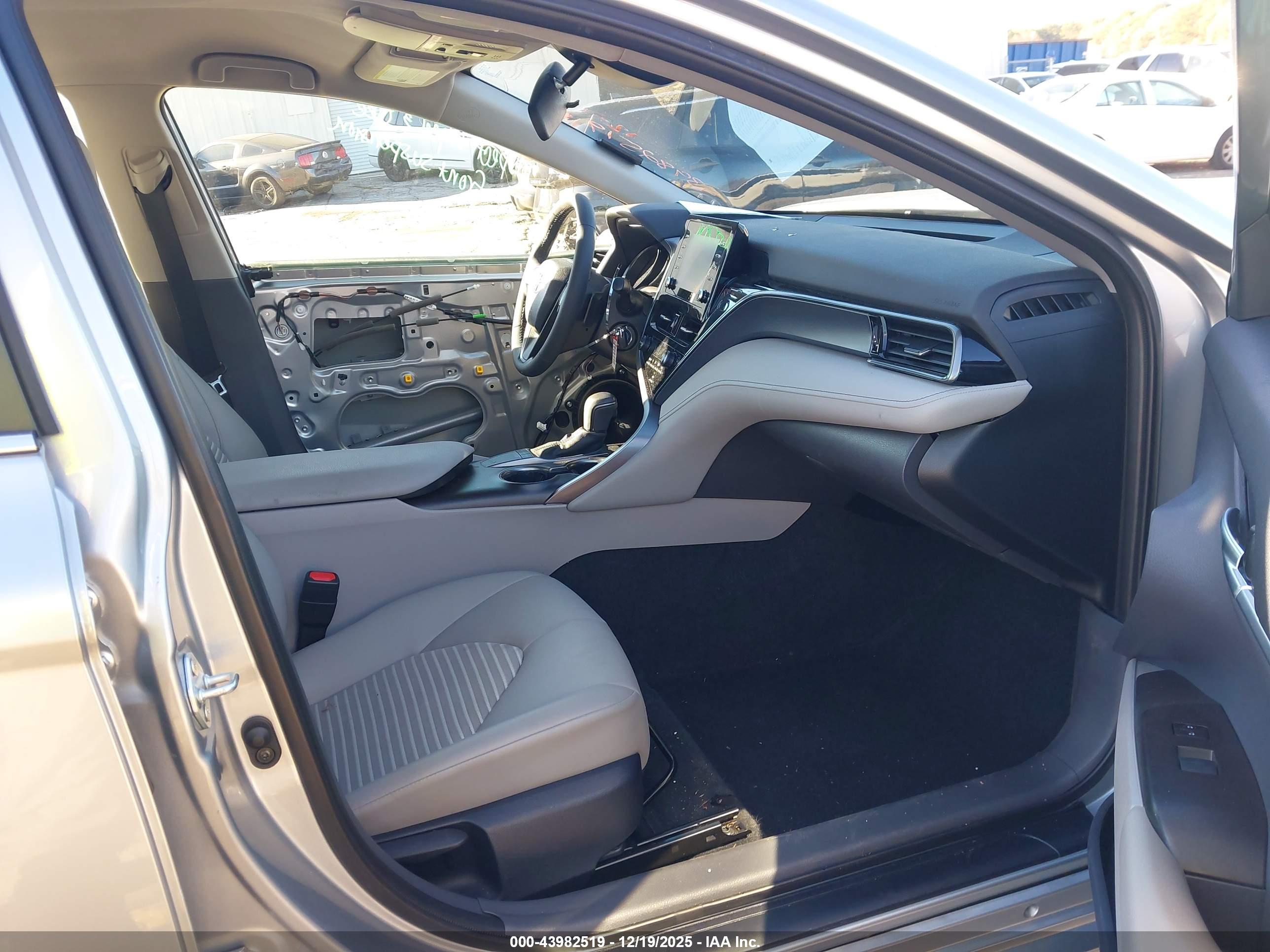 TOYOTA CAMRY image 5